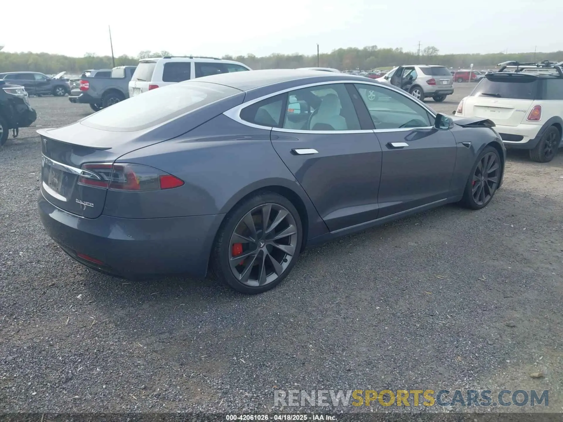 4 fotografías del automóvil dañado 5YJSA1E46MF427813 TESLA MODEL S 2021