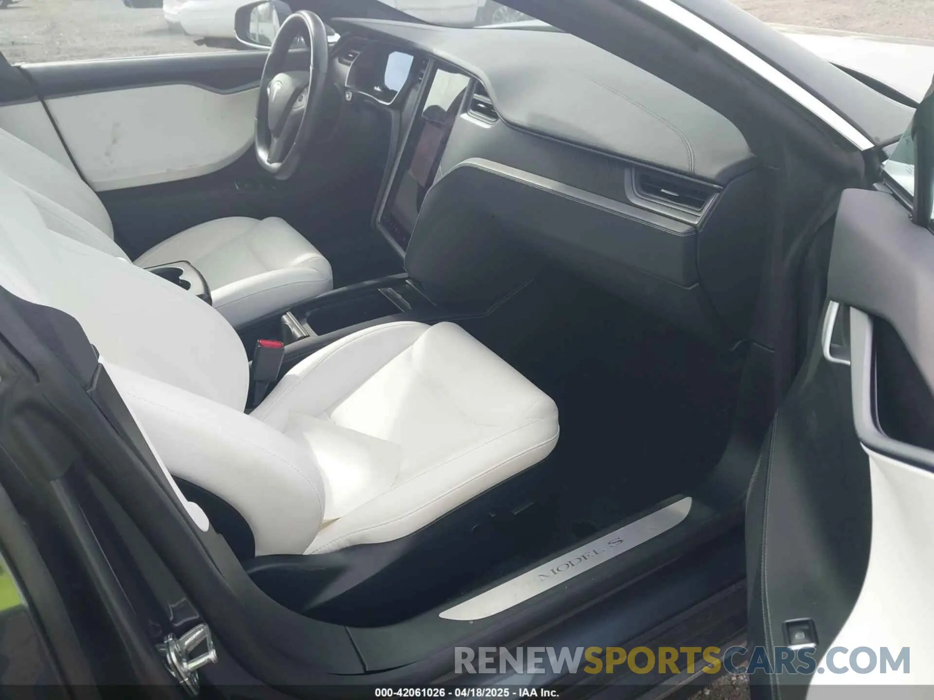 5 fotografías del automóvil dañado 5YJSA1E46MF427813 TESLA MODEL S 2021