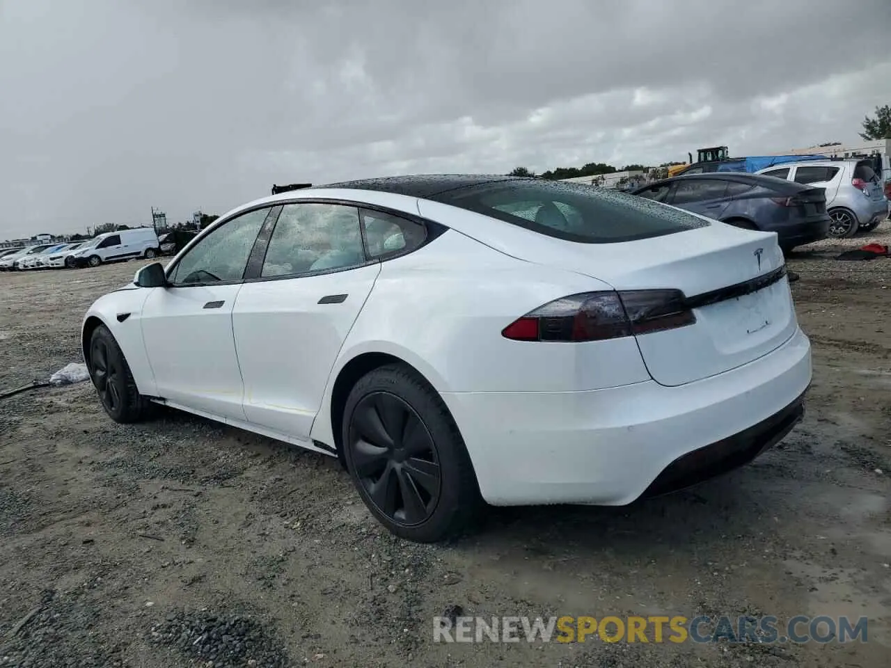 2 fotografías del automóvil dañado 5YJSA1E50MF453591 TESLA MODEL S 2021