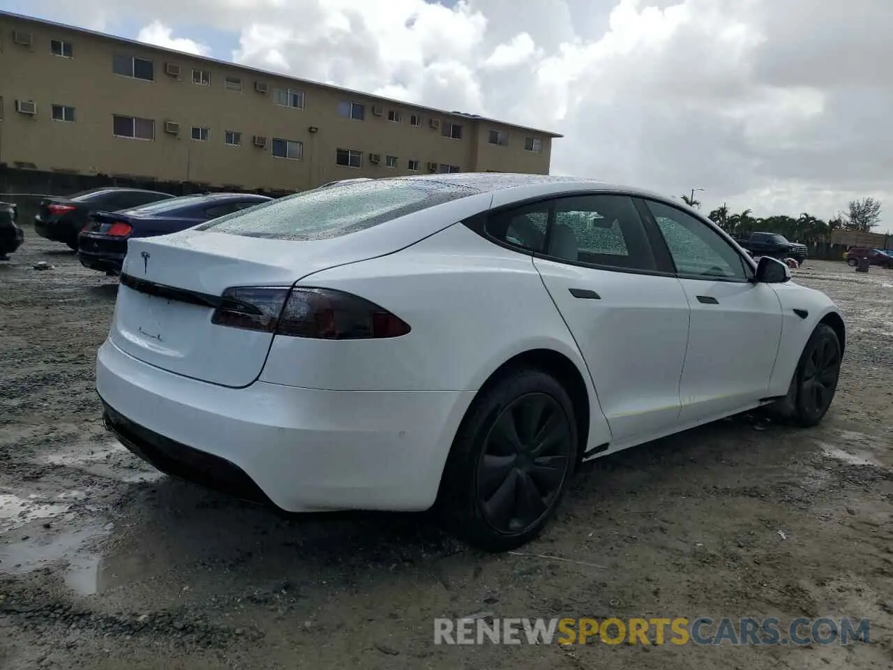 3 fotografías del automóvil dañado 5YJSA1E50MF453591 TESLA MODEL S 2021
