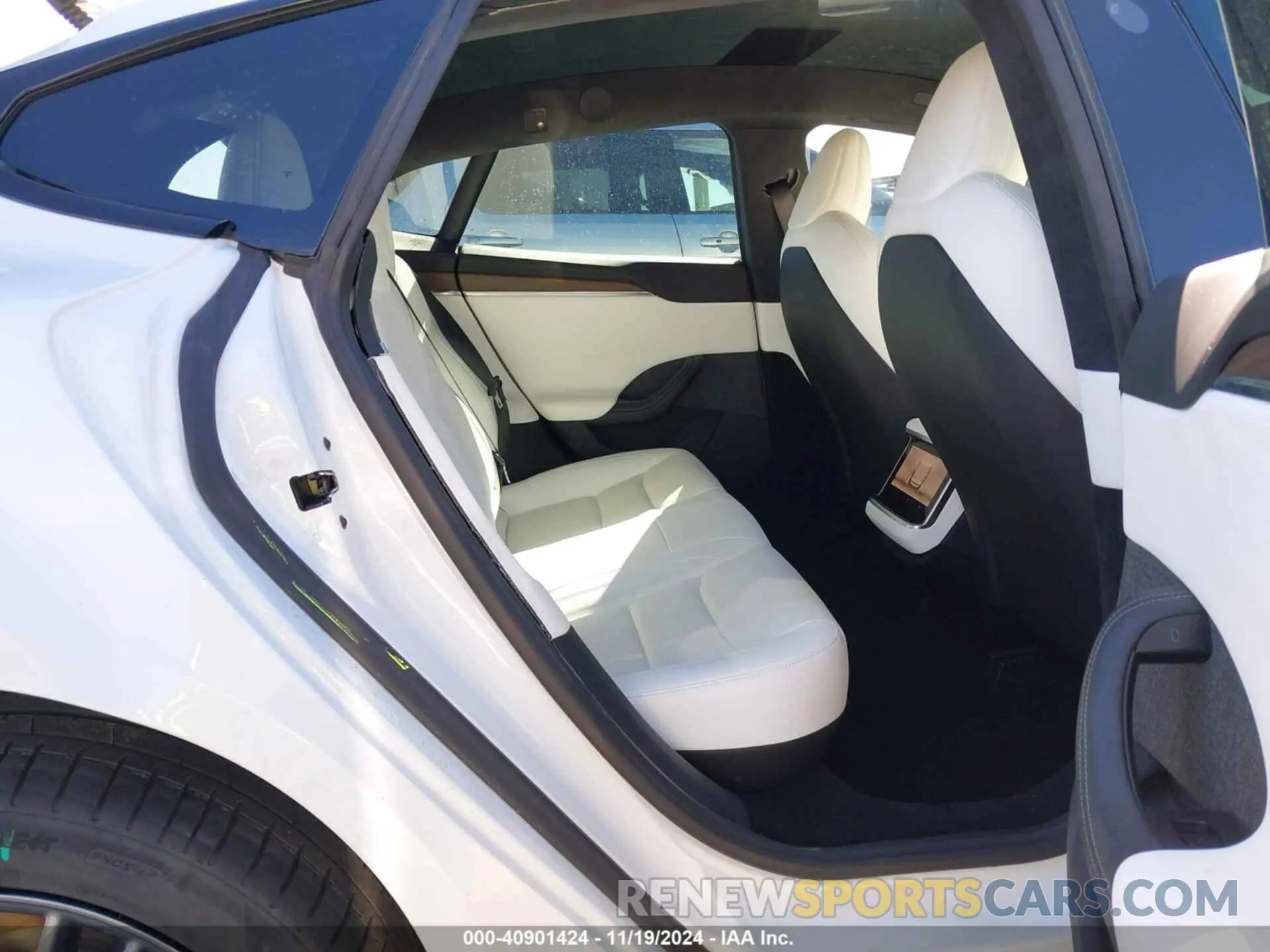 8 fotografías del automóvil dañado 5YJSA1E50MF455521 TESLA MODEL S 2021