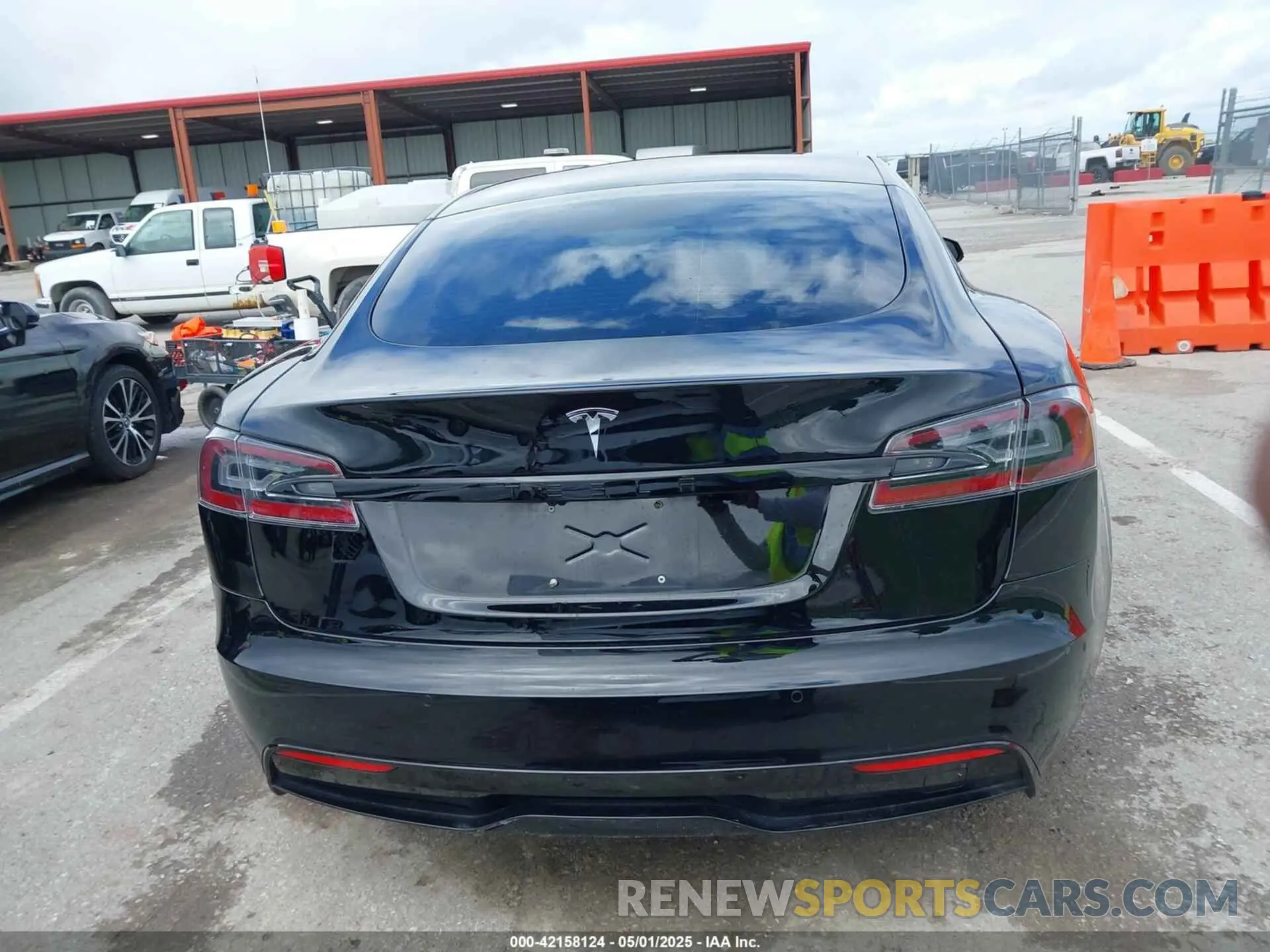 16 fotografías del automóvil dañado 5YJSA1E51MF434466 TESLA MODEL S 2021