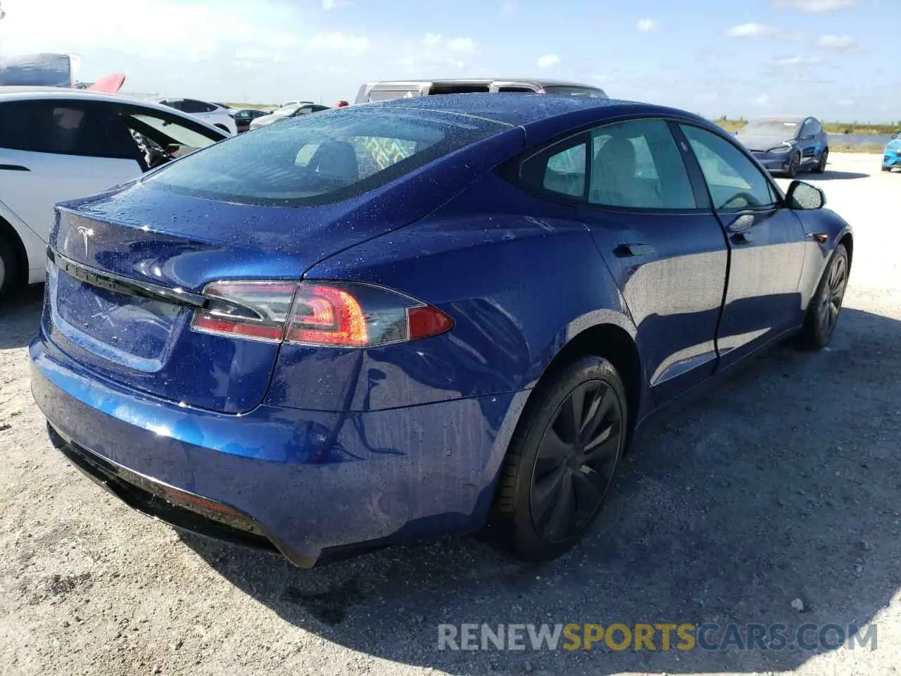 4 fotografías del automóvil dañado 5YJSA1E52MF454788 TESLA MODEL S 2021