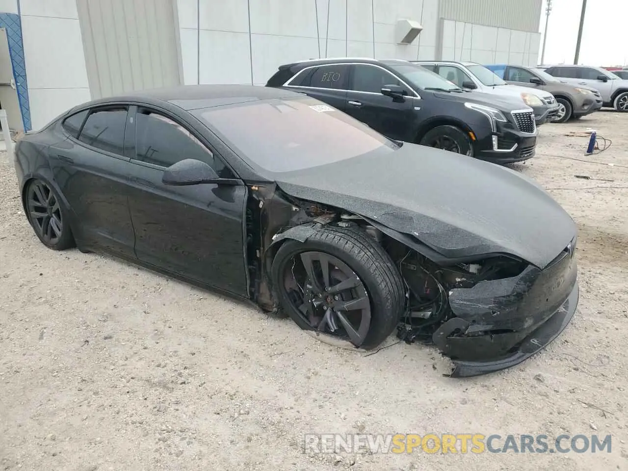 4 fotografías del automóvil dañado 5YJSA1E53MF429348 TESLA MODEL S 2021