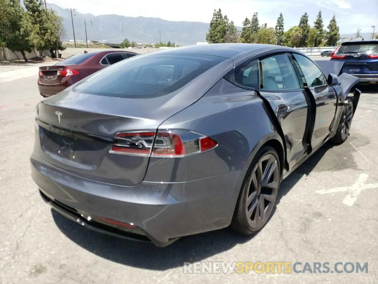4 fotografías del automóvil dañado 5YJSA1E55MF428430 TESLA MODEL S 2021