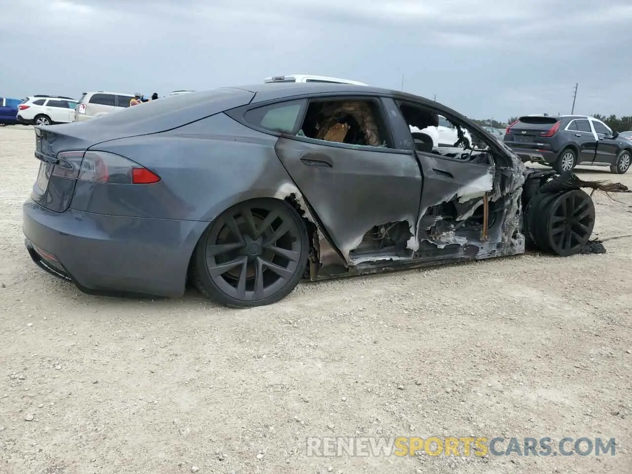 3 fotografías del automóvil dañado 5YJSA1E55MF435586 TESLA MODEL S 2021