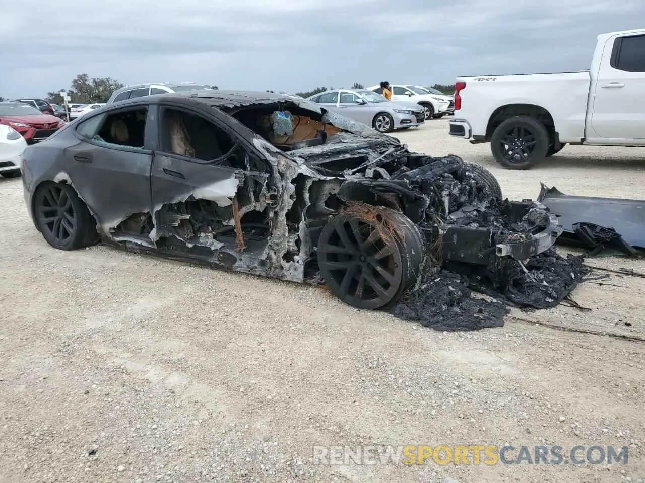4 fotografías del automóvil dañado 5YJSA1E55MF435586 TESLA MODEL S 2021