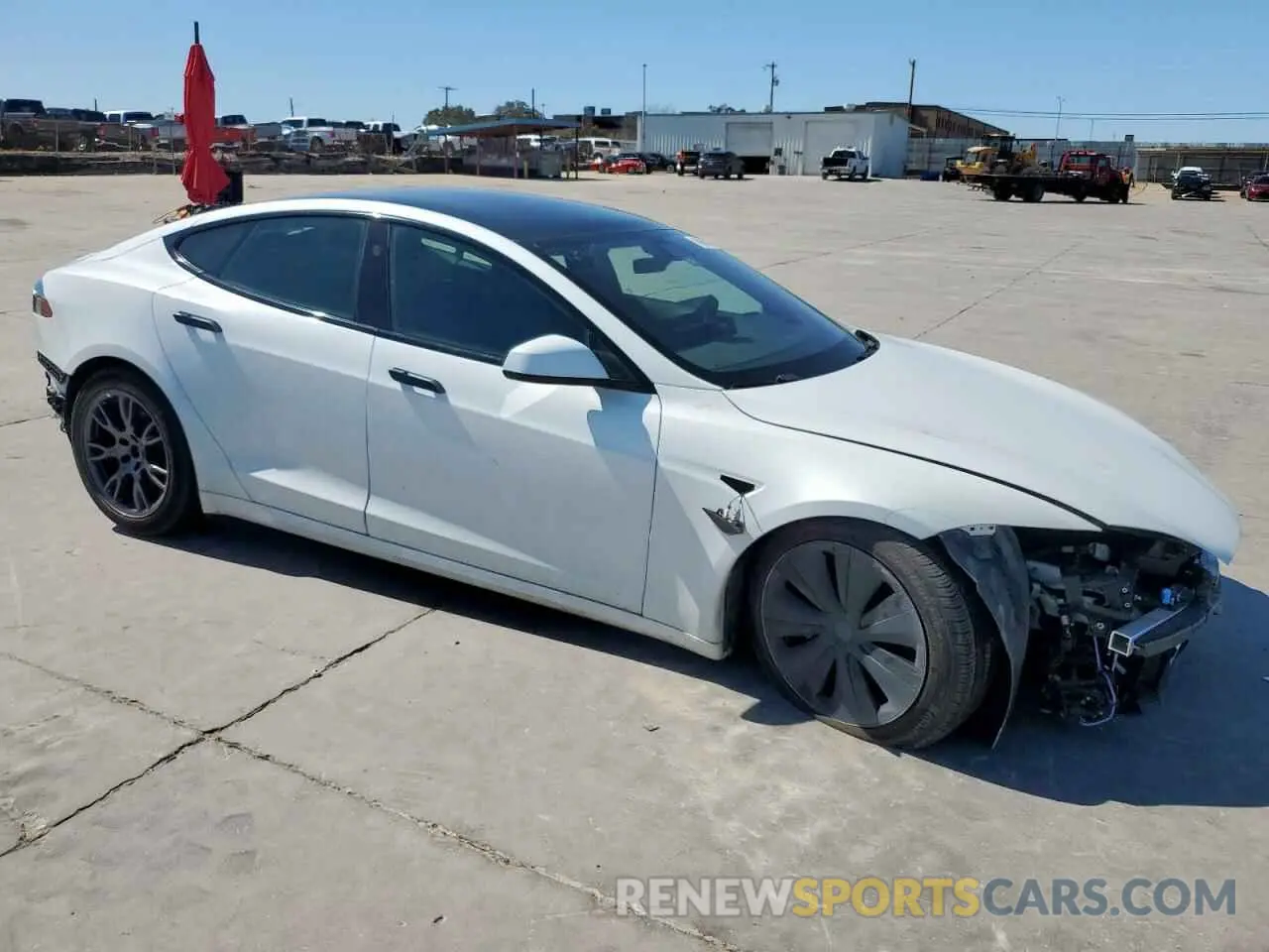 4 fotografías del automóvil dañado 5YJSA1E55MF441047 TESLA MODEL S 2021