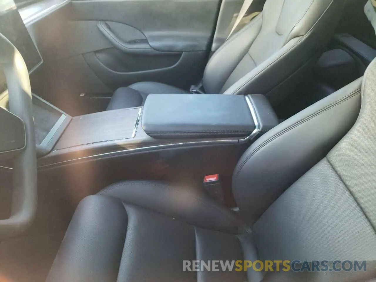 7 fotografías del automóvil dañado 5YJSA1E55MF441713 TESLA MODEL S 2021