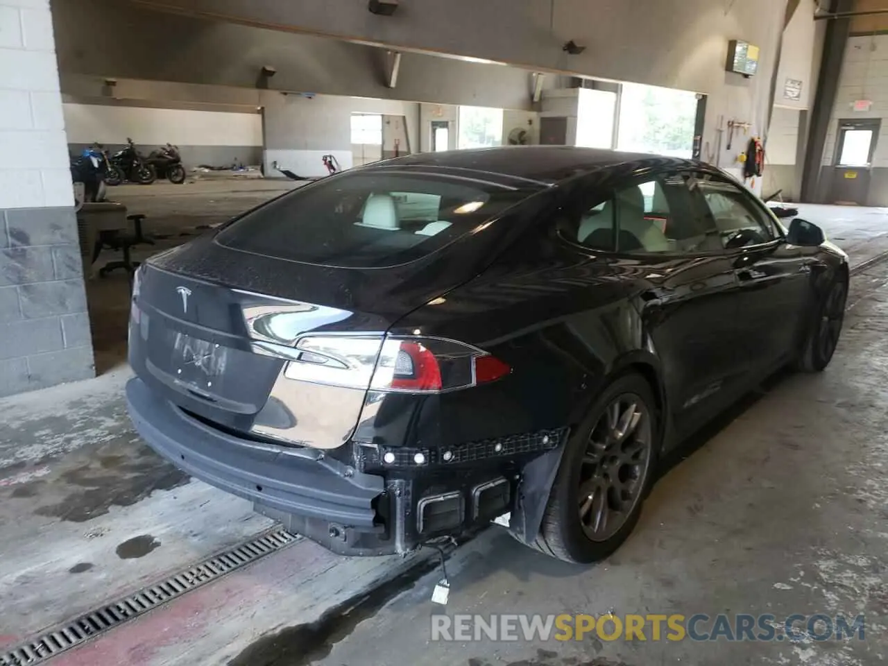 4 fotografías del automóvil dañado 5YJSA1E55MF441999 TESLA MODEL S 2021