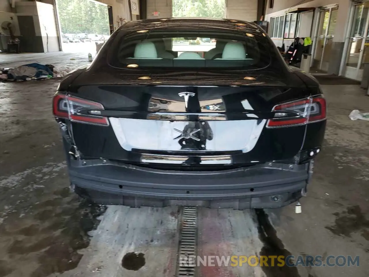 9 fotografías del automóvil dañado 5YJSA1E55MF441999 TESLA MODEL S 2021
