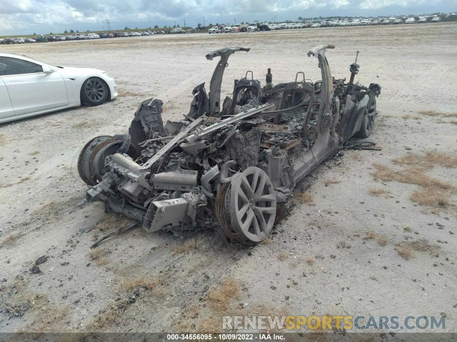 2 fotografías del automóvil dañado 5YJSA1E56MF435600 TESLA MODEL S 2021