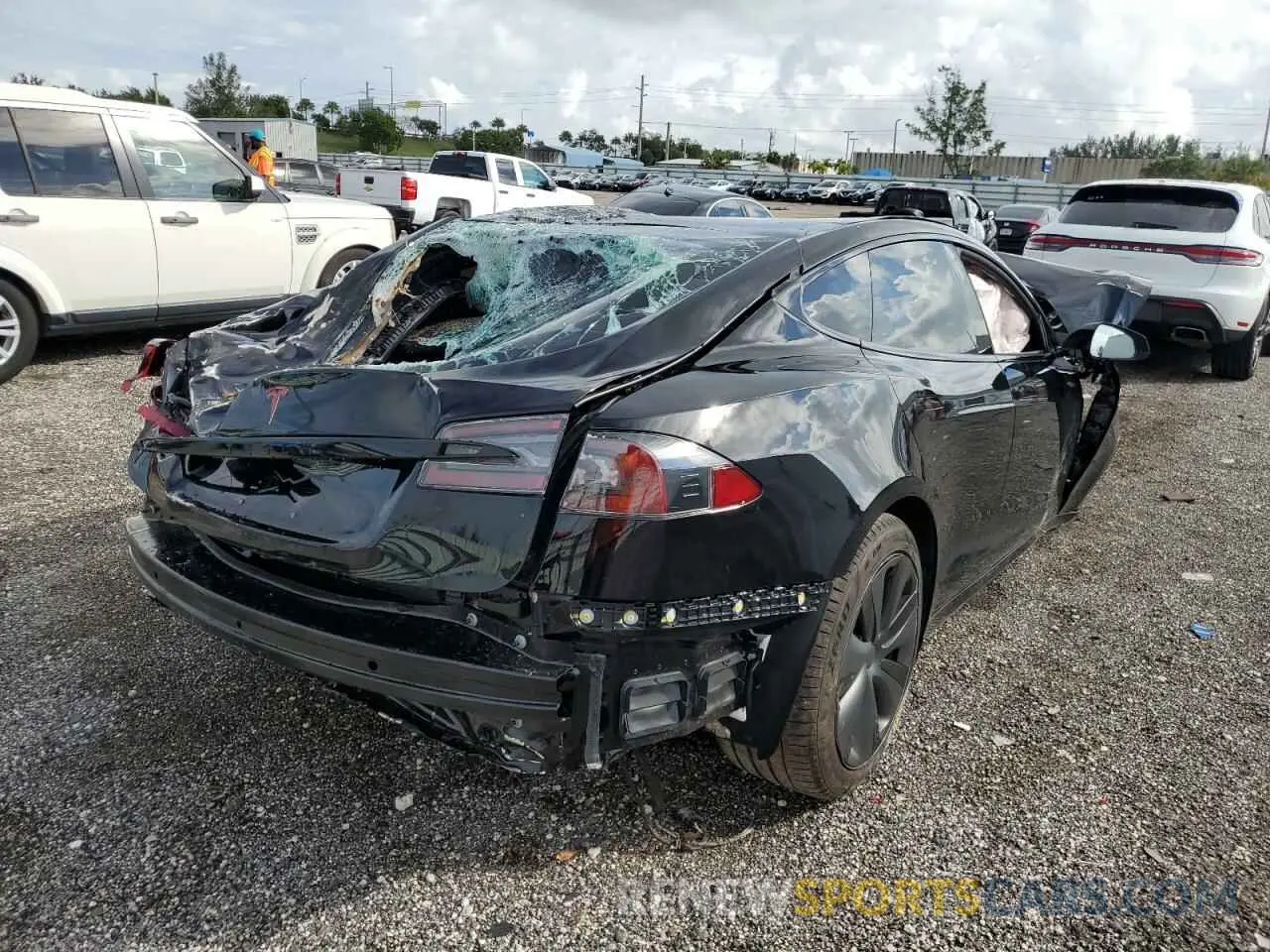 3 fotografías del automóvil dañado 5YJSA1E56MF451196 TESLA MODEL S 2021