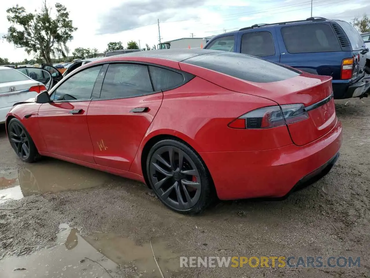2 fotografías del automóvil dañado 5YJSA1E57MF435363 TESLA MODEL S 2021