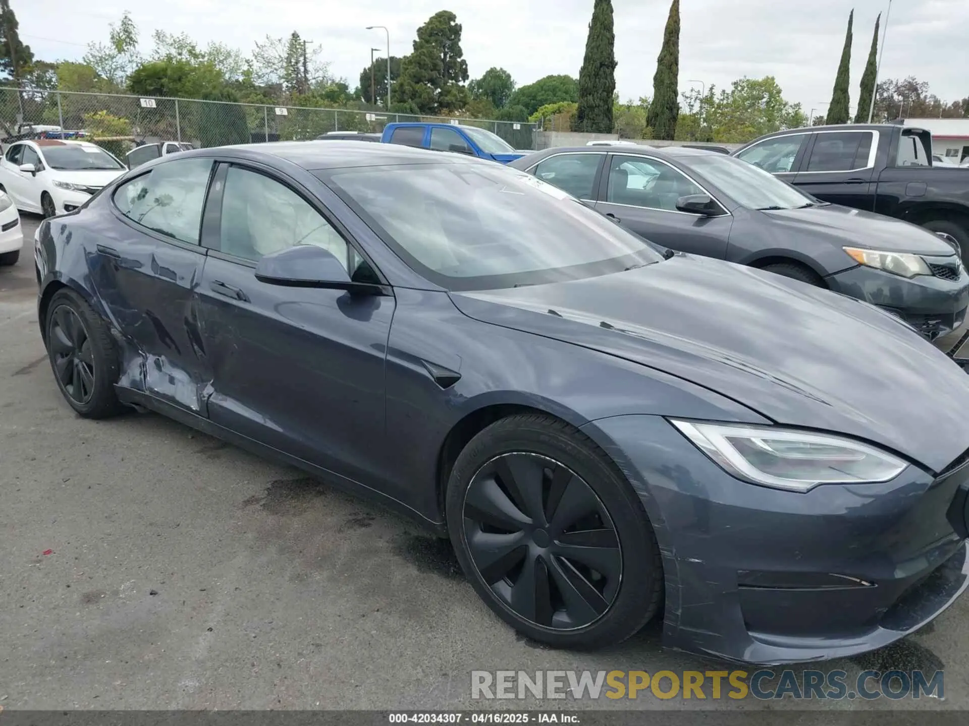 13 fotografías del automóvil dañado 5YJSA1E57MF441387 TESLA MODEL S 2021