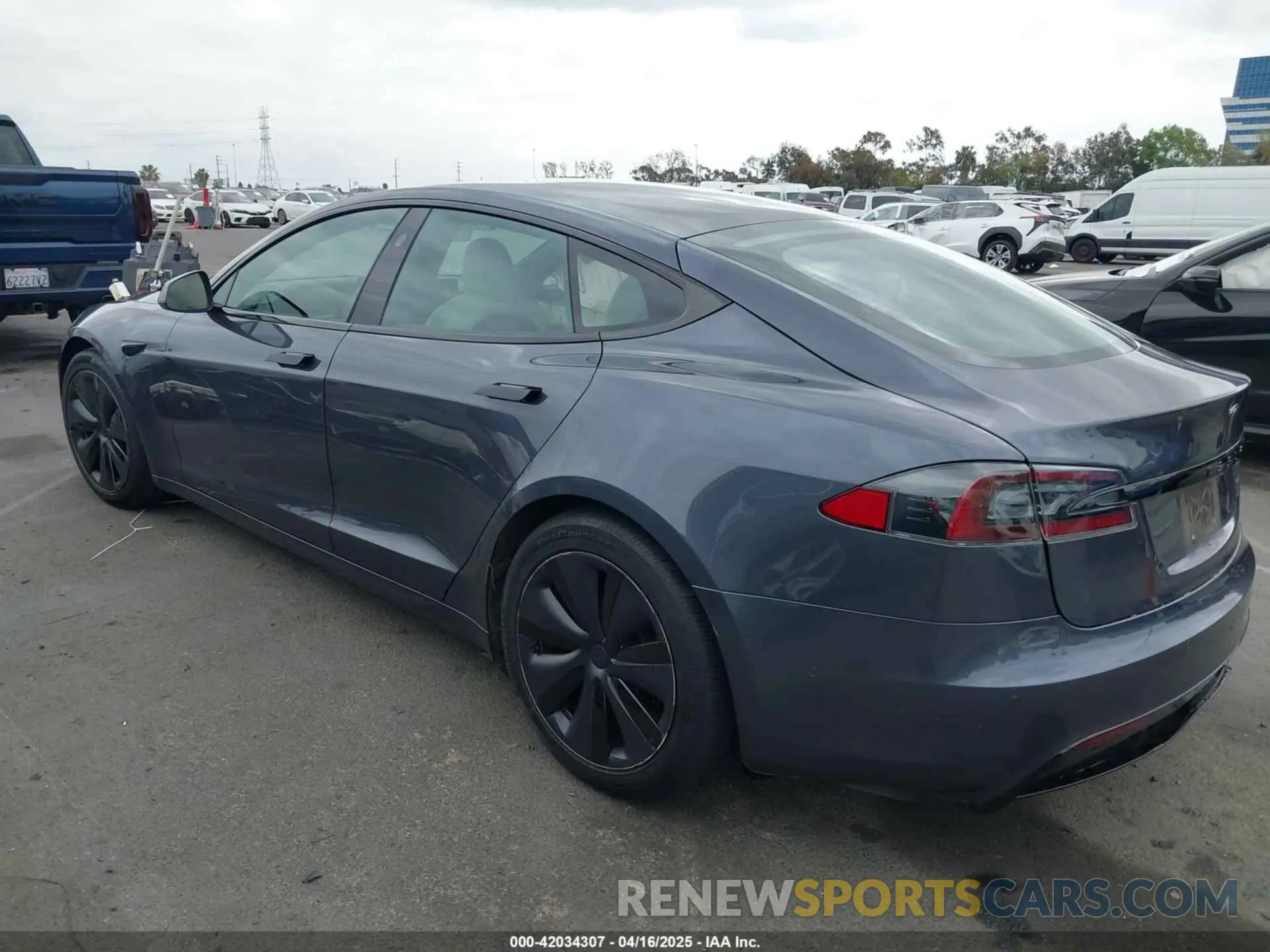 14 fotografías del automóvil dañado 5YJSA1E57MF441387 TESLA MODEL S 2021