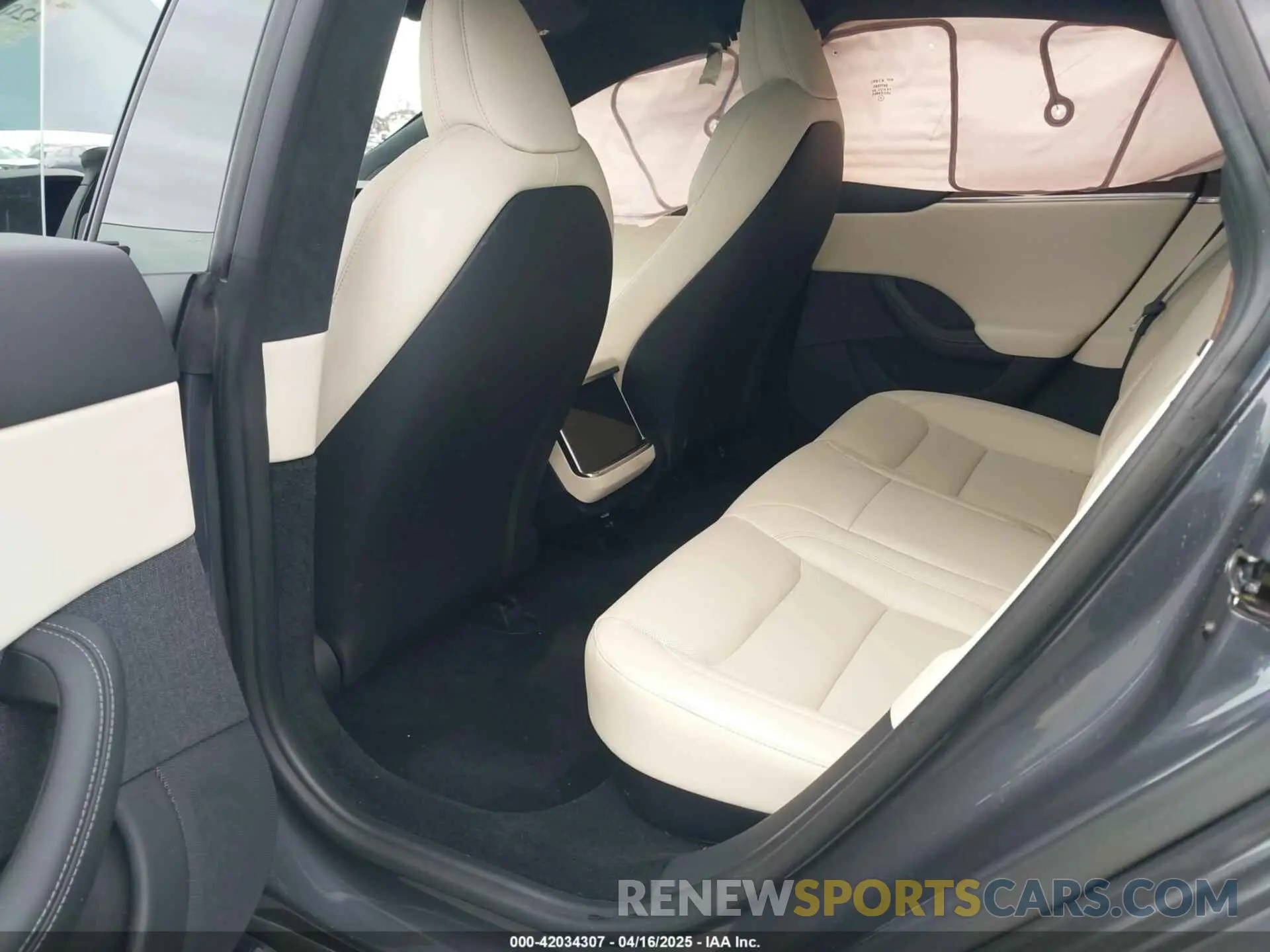 8 fotografías del automóvil dañado 5YJSA1E57MF441387 TESLA MODEL S 2021