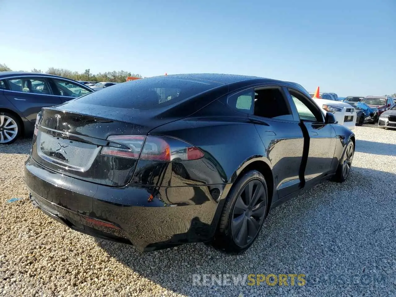 4 fotografías del automóvil dañado 5YJSA1E58MF455427 TESLA MODEL S 2021