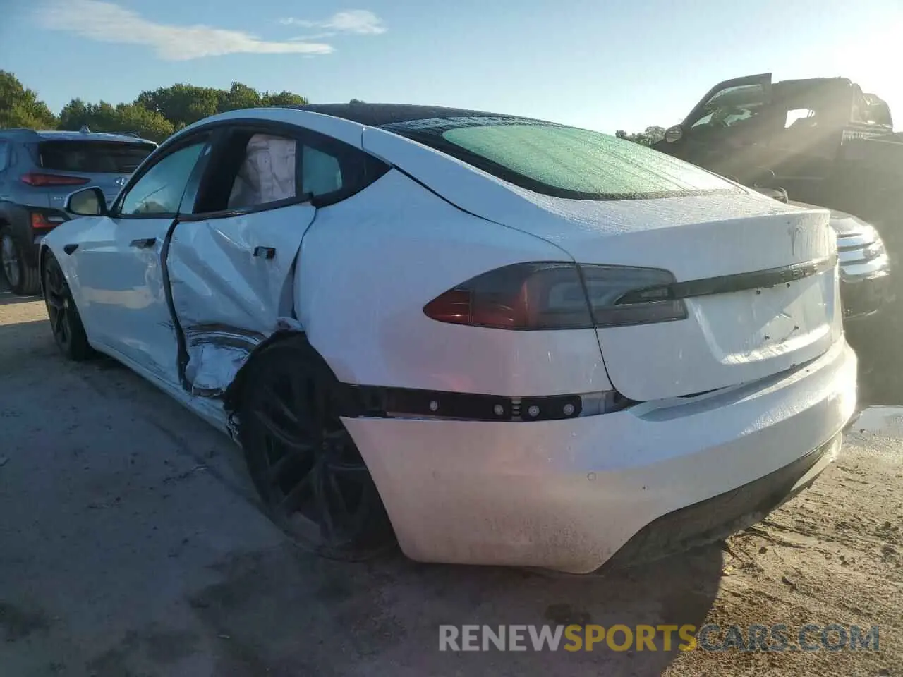 3 fotografías del automóvil dañado 5YJSA1E59MF434747 TESLA MODEL S 2021