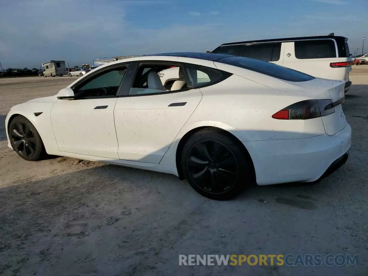 2 fotografías del automóvil dañado 5YJSA1E59MF452102 TESLA MODEL S 2021