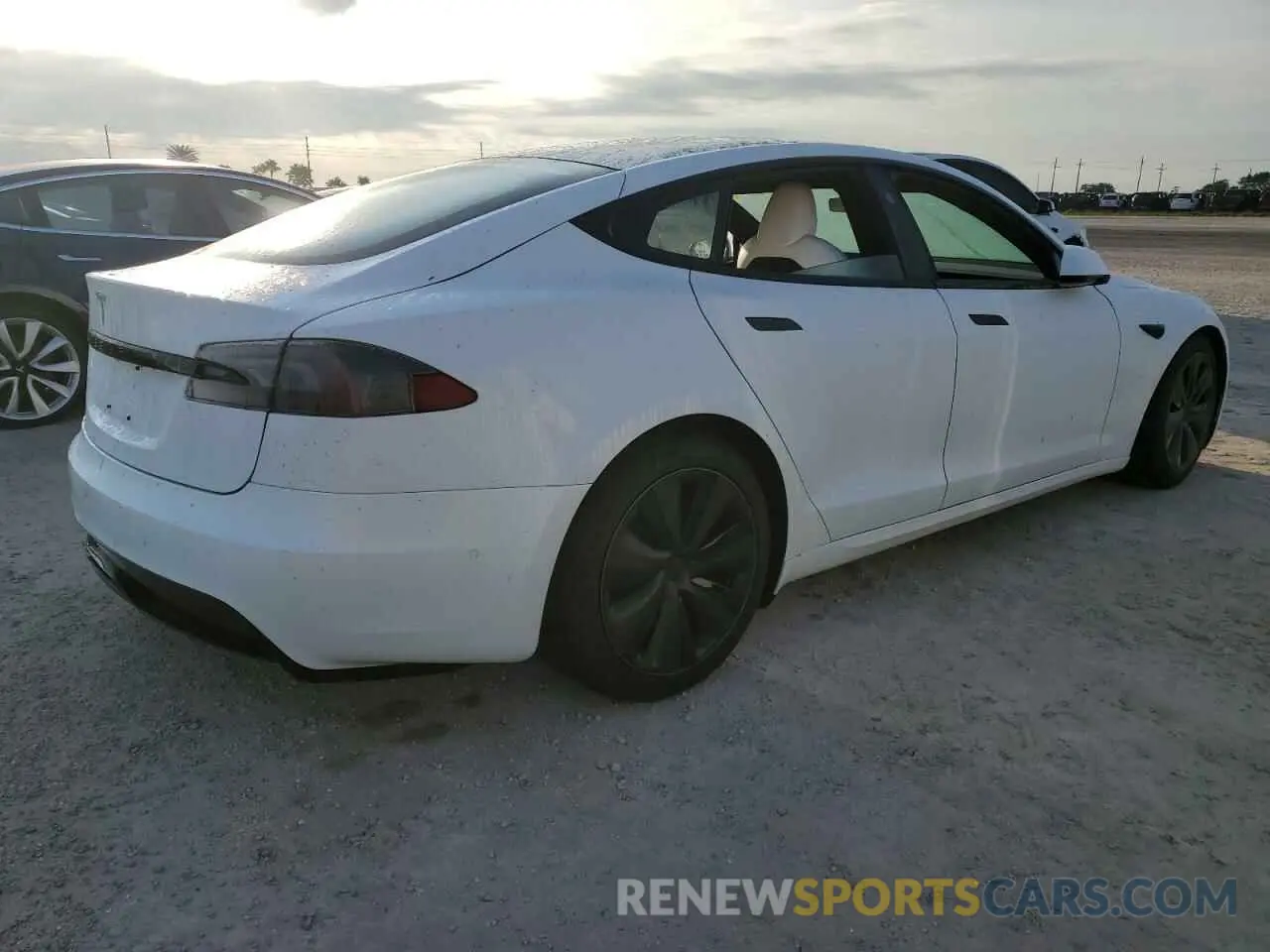 3 fotografías del automóvil dañado 5YJSA1E59MF452102 TESLA MODEL S 2021