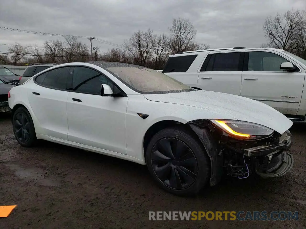 4 fotografías del automóvil dañado 5YJSA1E60MF442924 TESLA MODEL S 2021