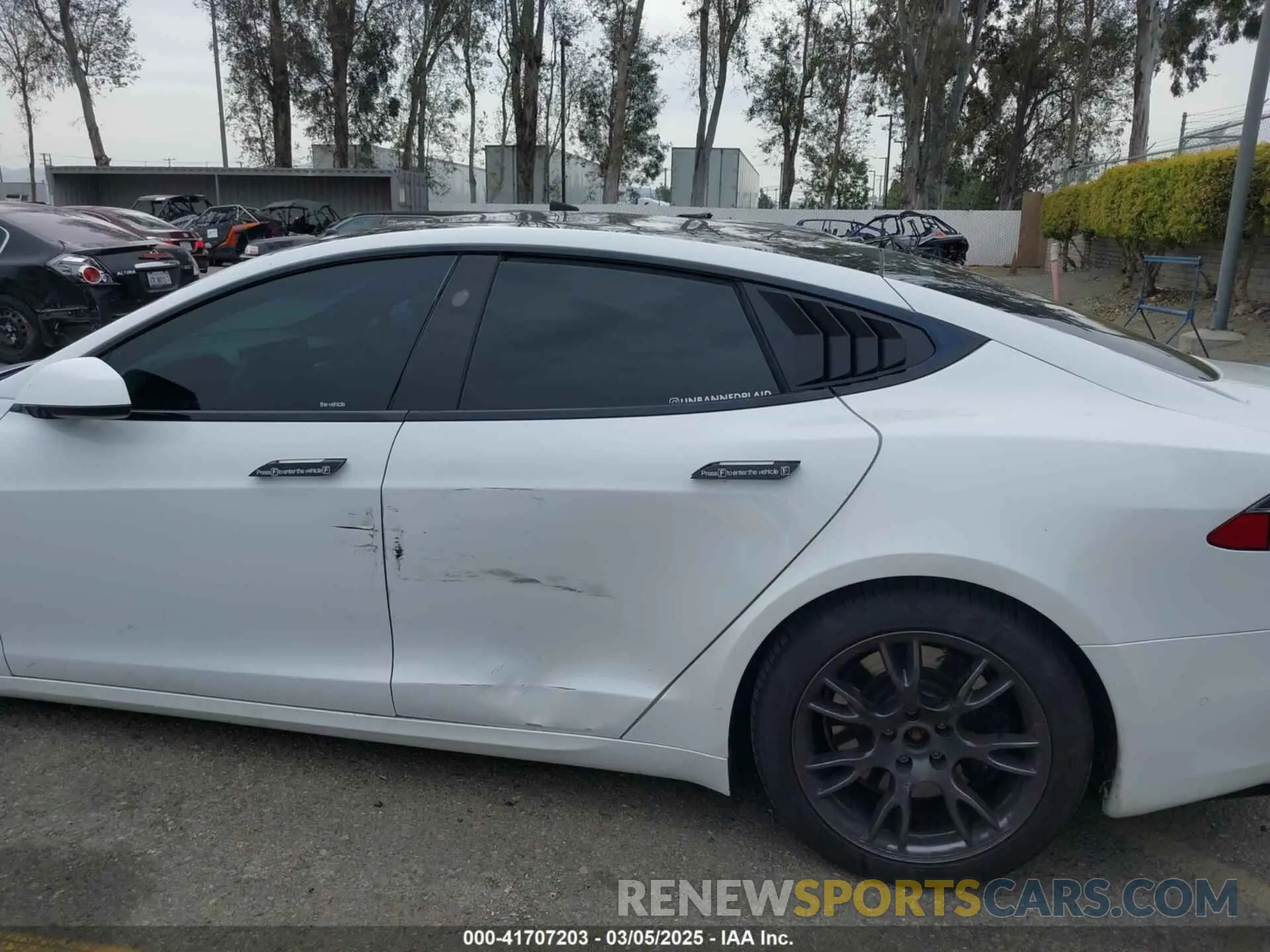 19 fotografías del automóvil dañado 5YJSA1E60MF453678 TESLA MODEL S 2021