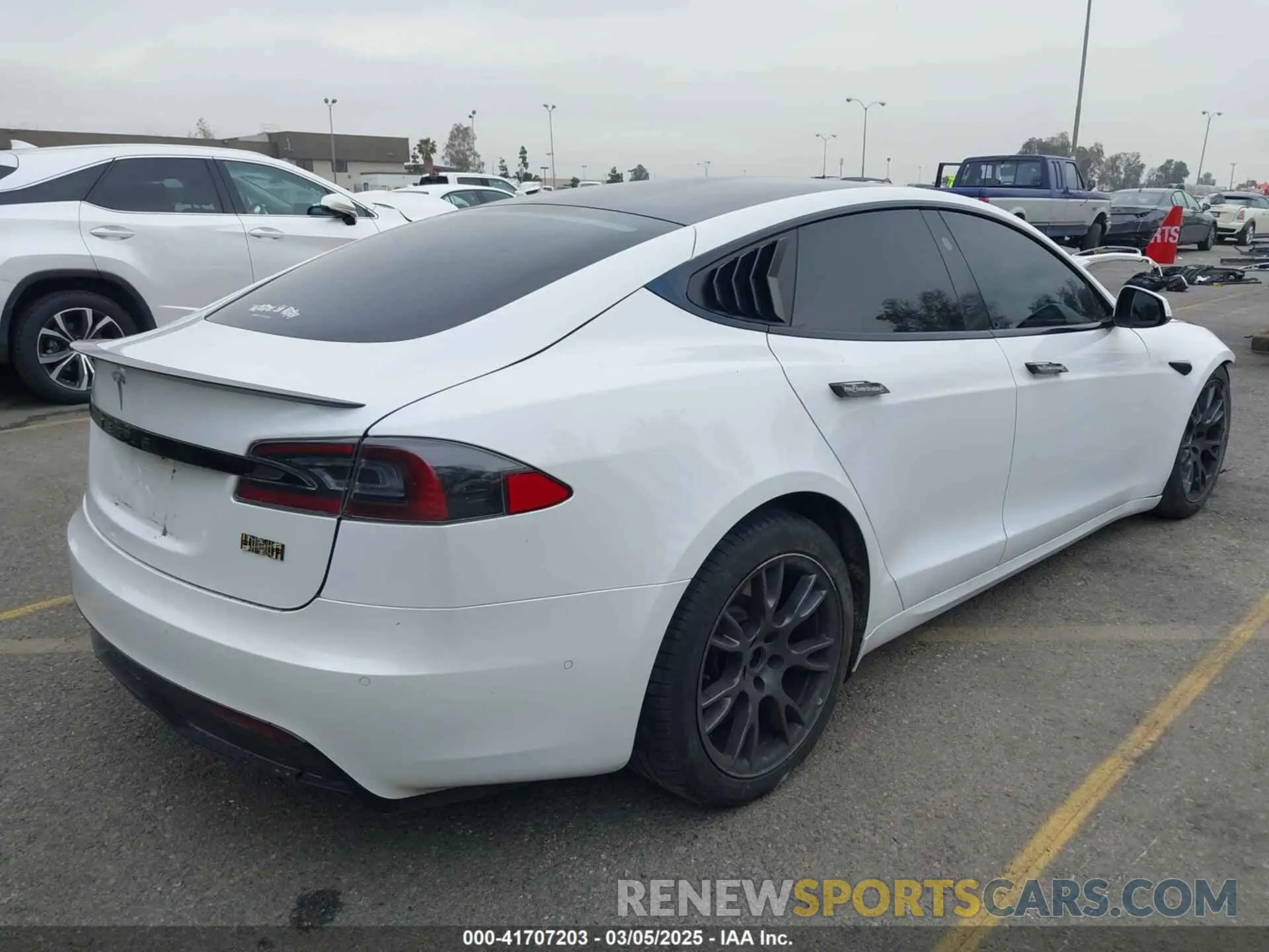 4 fotografías del automóvil dañado 5YJSA1E60MF453678 TESLA MODEL S 2021