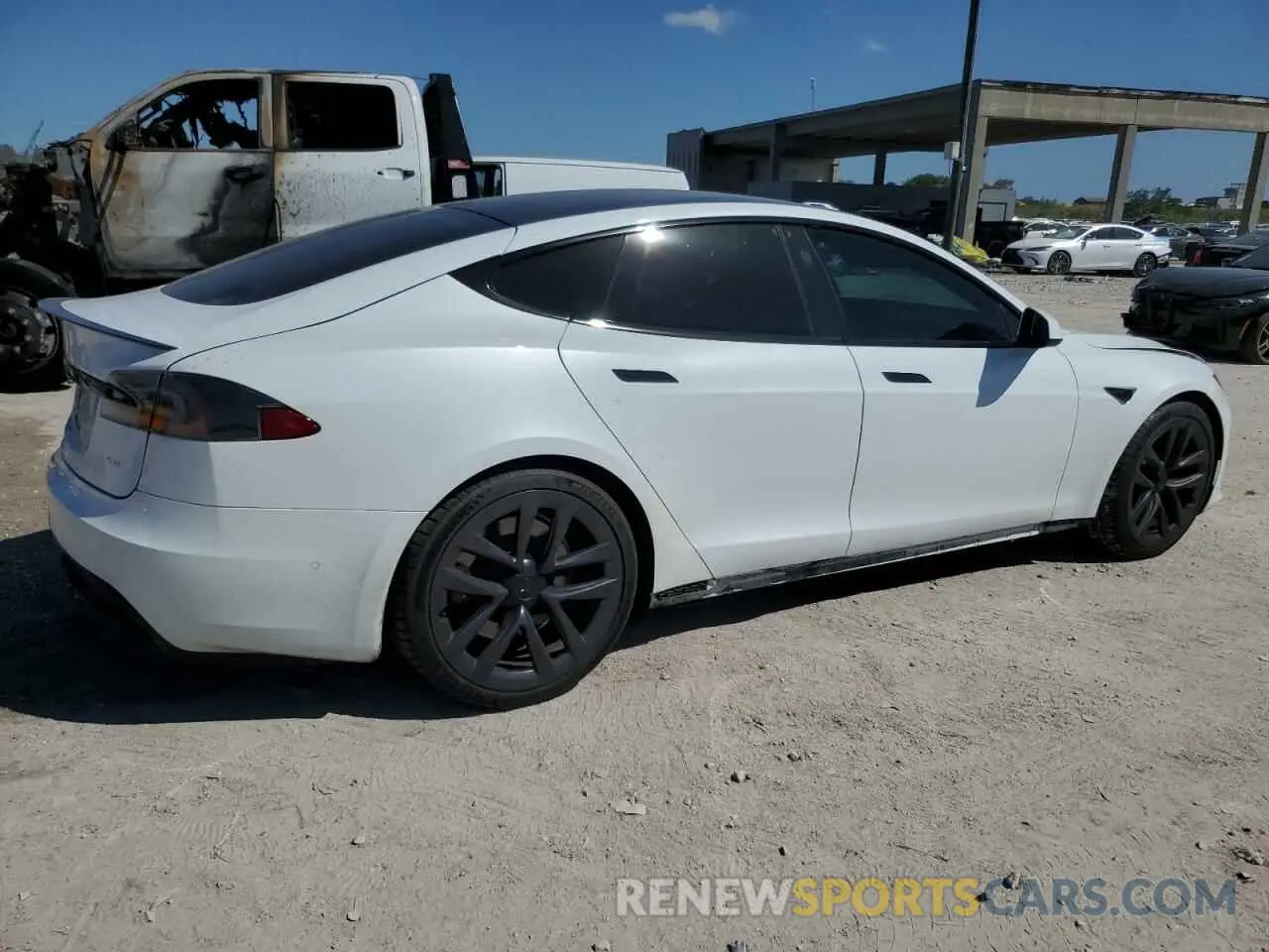 3 fotografías del automóvil dañado 5YJSA1E61MF435755 TESLA MODEL S 2021
