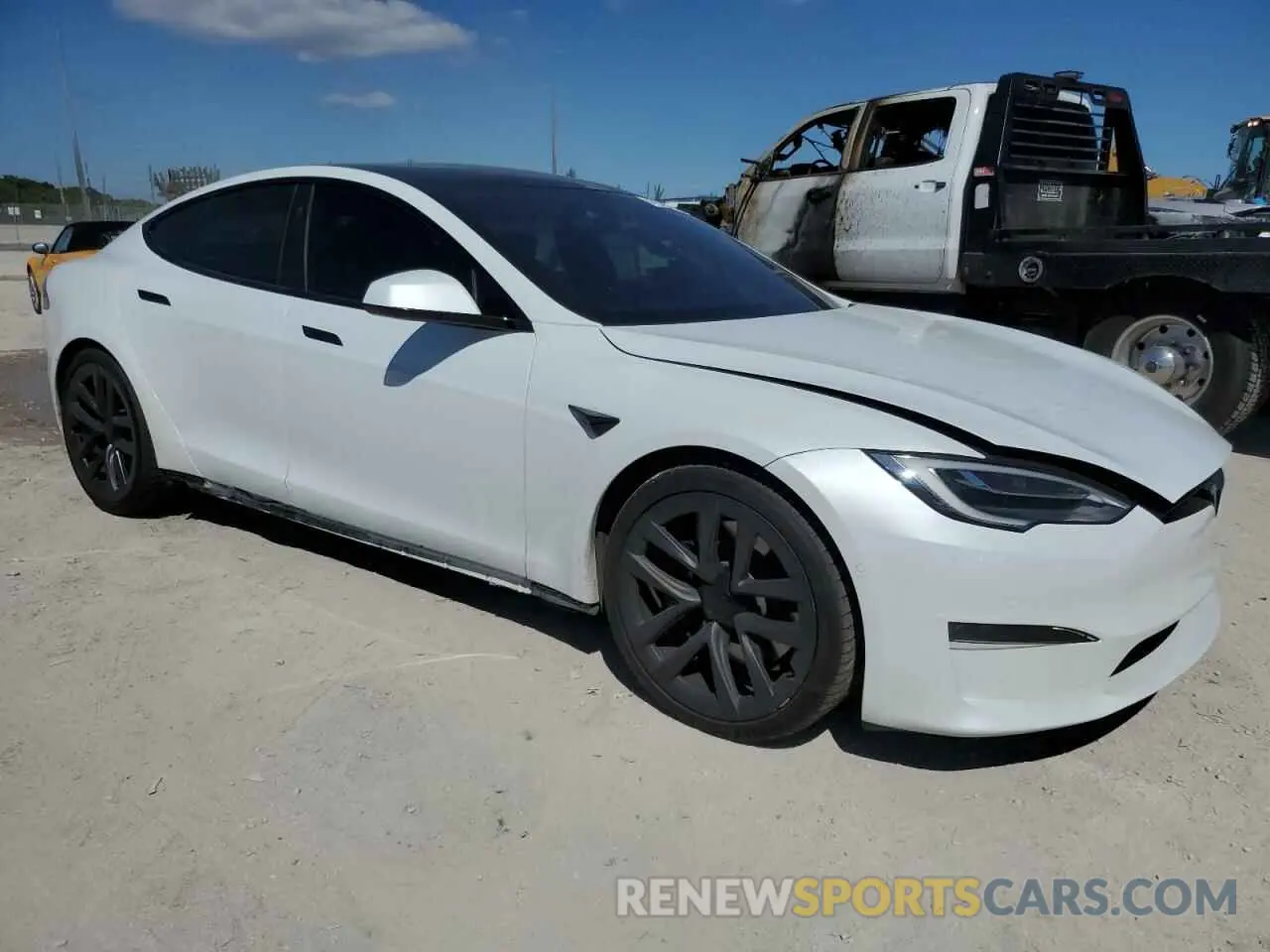 4 fotografías del automóvil dañado 5YJSA1E61MF435755 TESLA MODEL S 2021