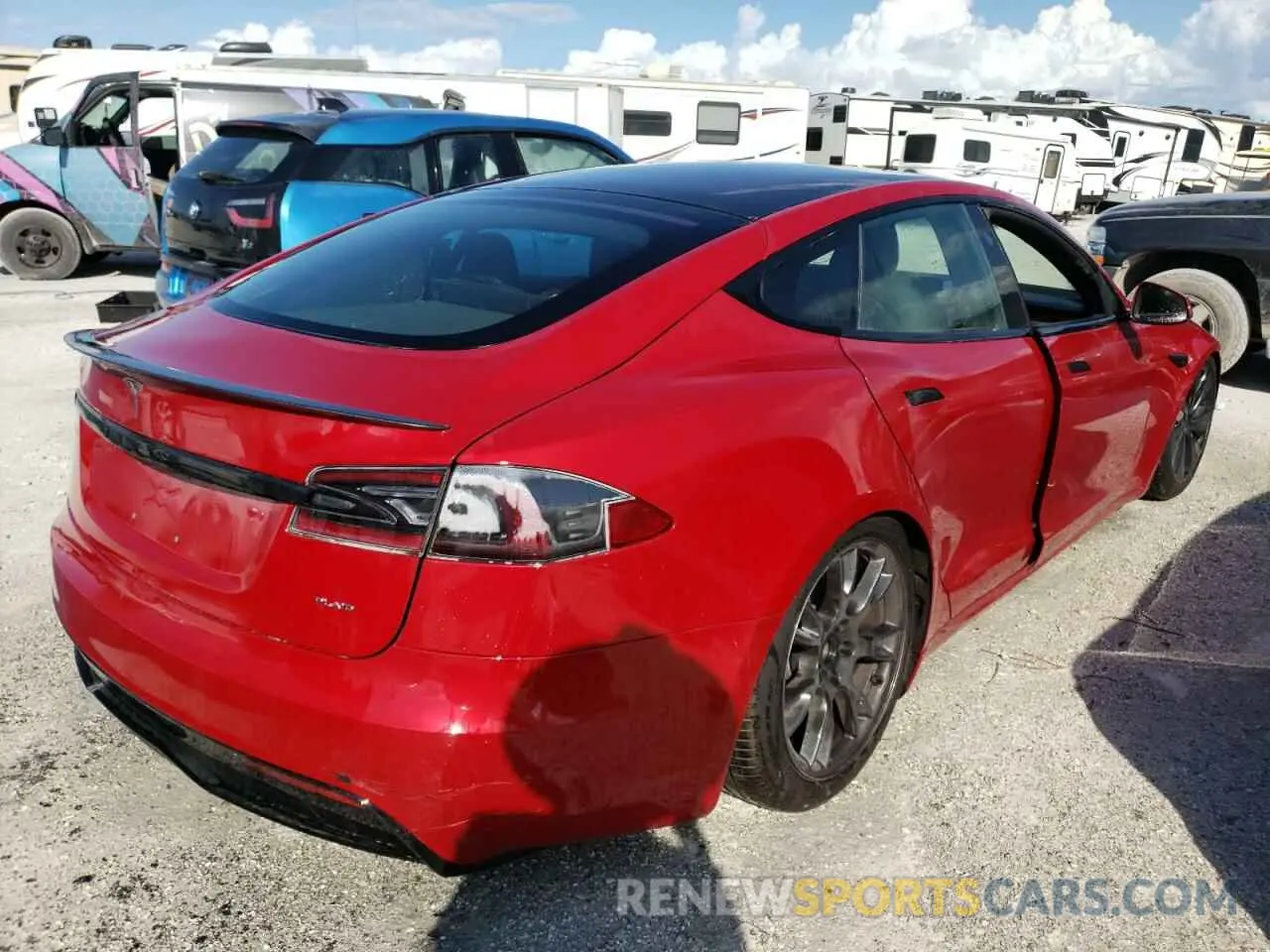 4 fotografías del automóvil dañado 5YJSA1E61MF452698 TESLA MODEL S 2021