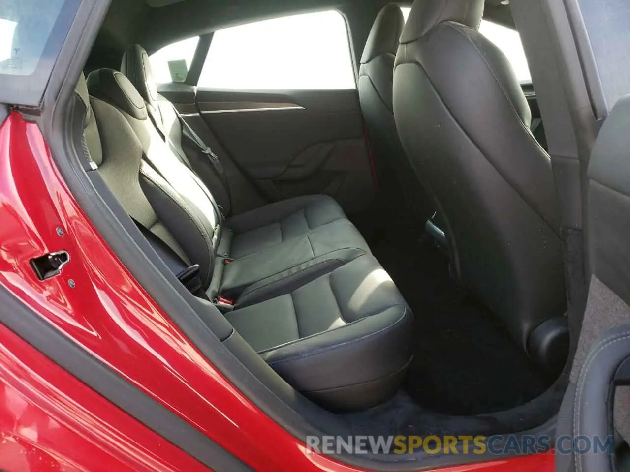 6 fotografías del automóvil dañado 5YJSA1E61MF452698 TESLA MODEL S 2021