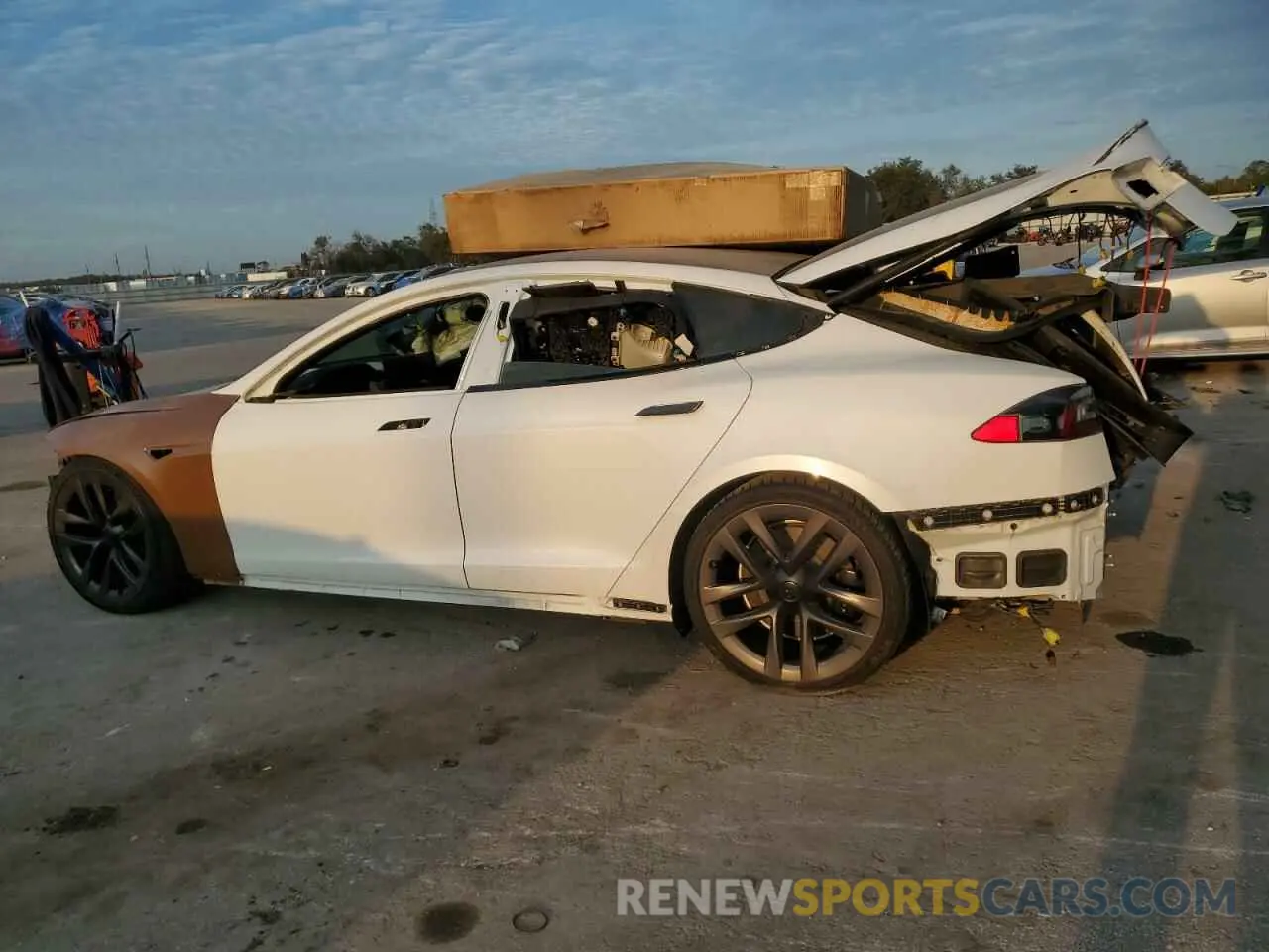 2 fotografías del automóvil dañado 5YJSA1E62MF434808 TESLA MODEL S 2021