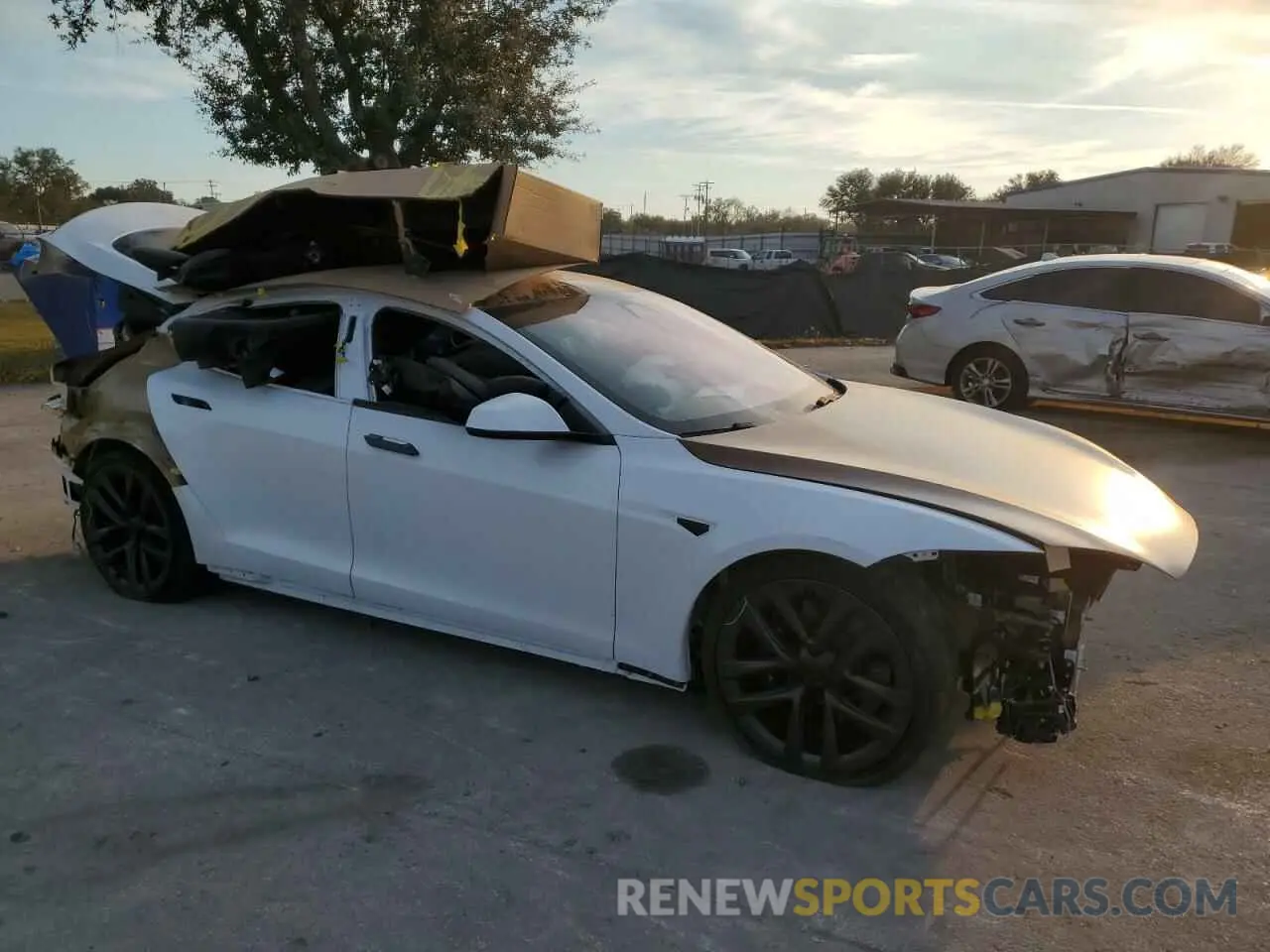 4 fotografías del automóvil dañado 5YJSA1E62MF434808 TESLA MODEL S 2021