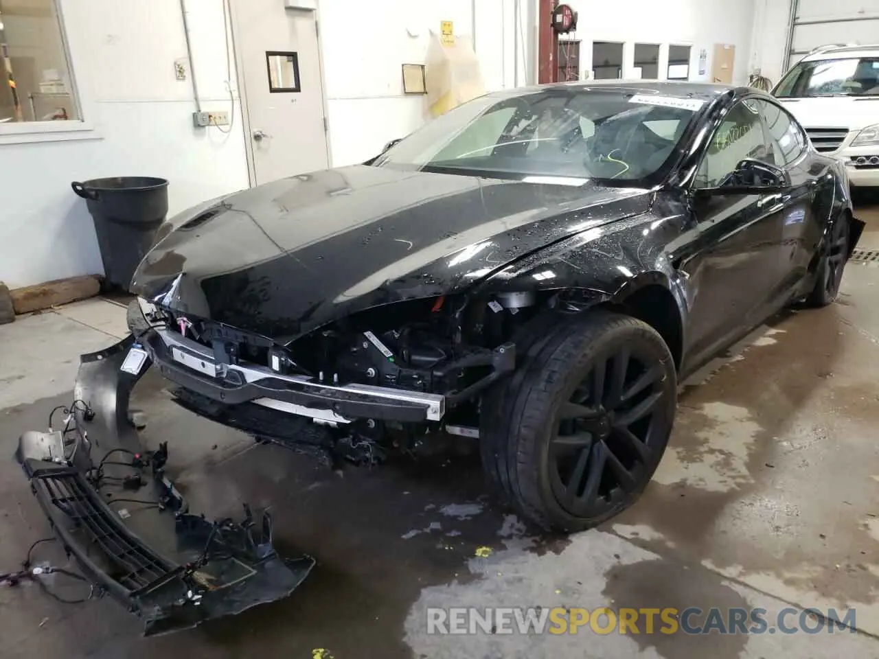 2 fotografías del automóvil dañado 5YJSA1E63MF432050 TESLA MODEL S 2021