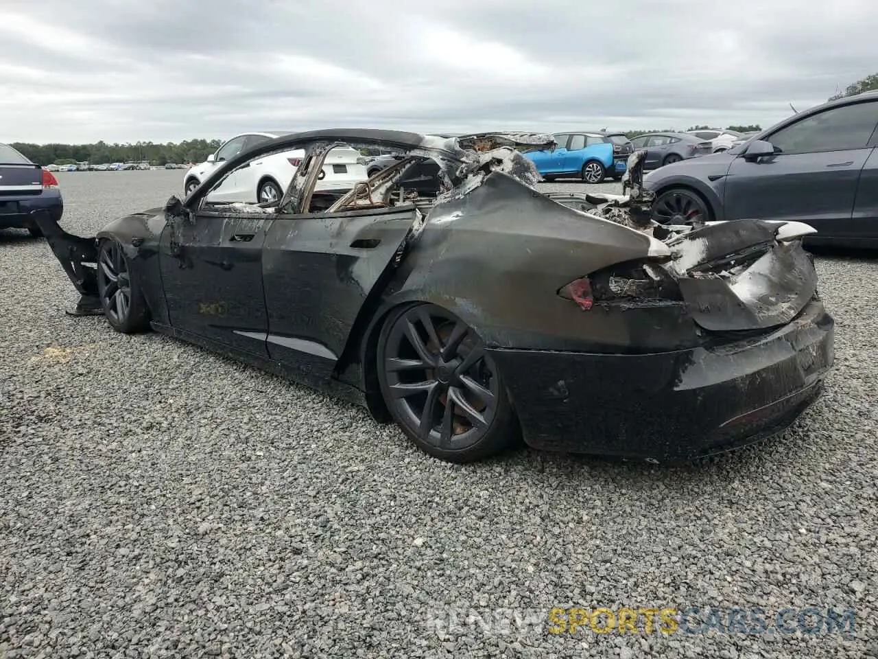 2 fotografías del automóvil dañado 5YJSA1E63MF452301 TESLA MODEL S 2021