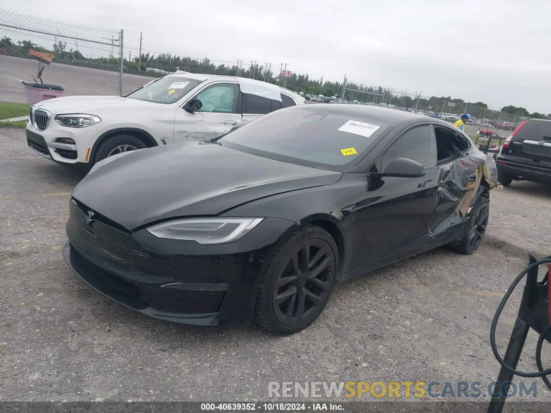 2 fotografías del automóvil dañado 5YJSA1E64MF441095 TESLA MODEL S 2021