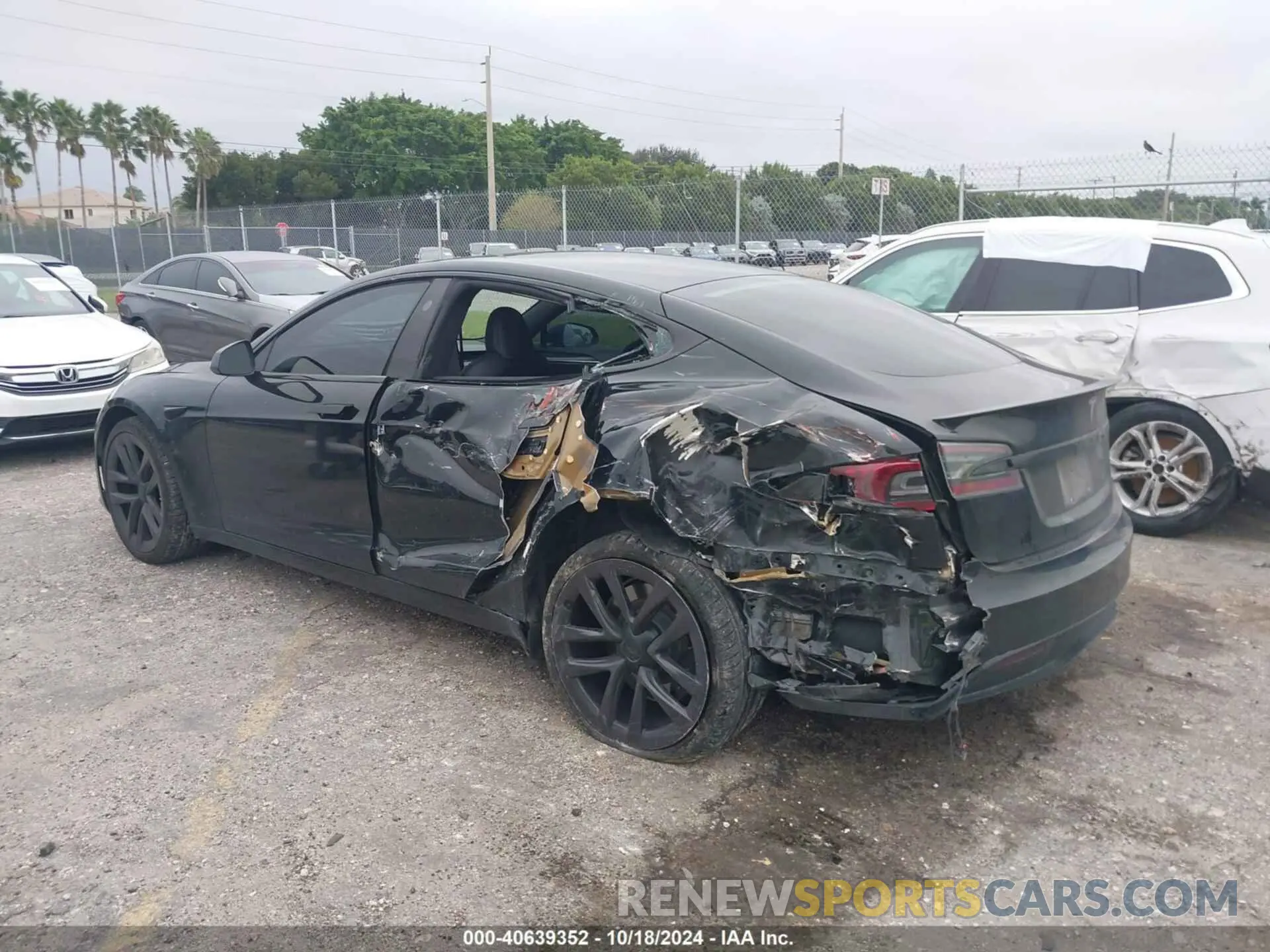 3 fotografías del automóvil dañado 5YJSA1E64MF441095 TESLA MODEL S 2021