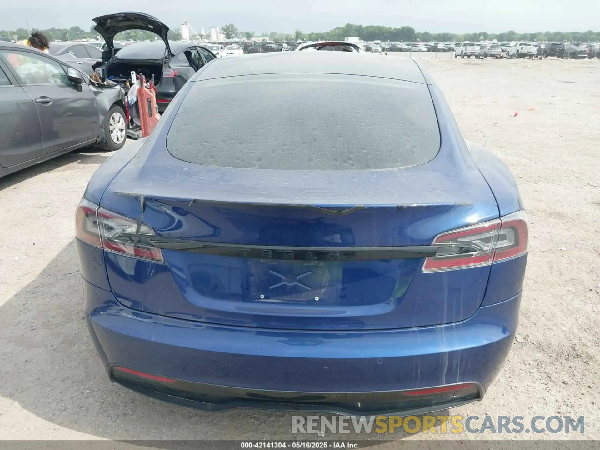 15 fotografías del automóvil dañado 5YJSA1E64MF442036 TESLA MODEL S 2021
