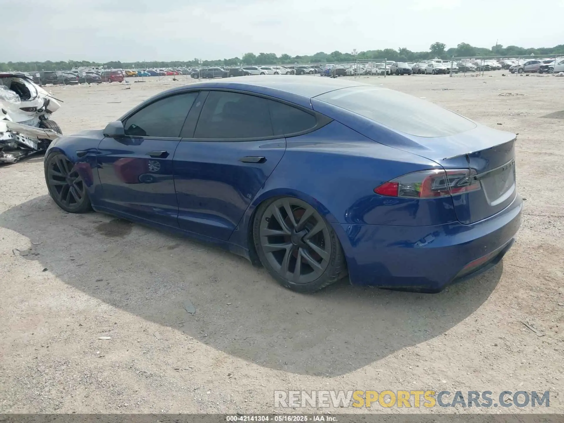 3 fotografías del automóvil dañado 5YJSA1E64MF442036 TESLA MODEL S 2021
