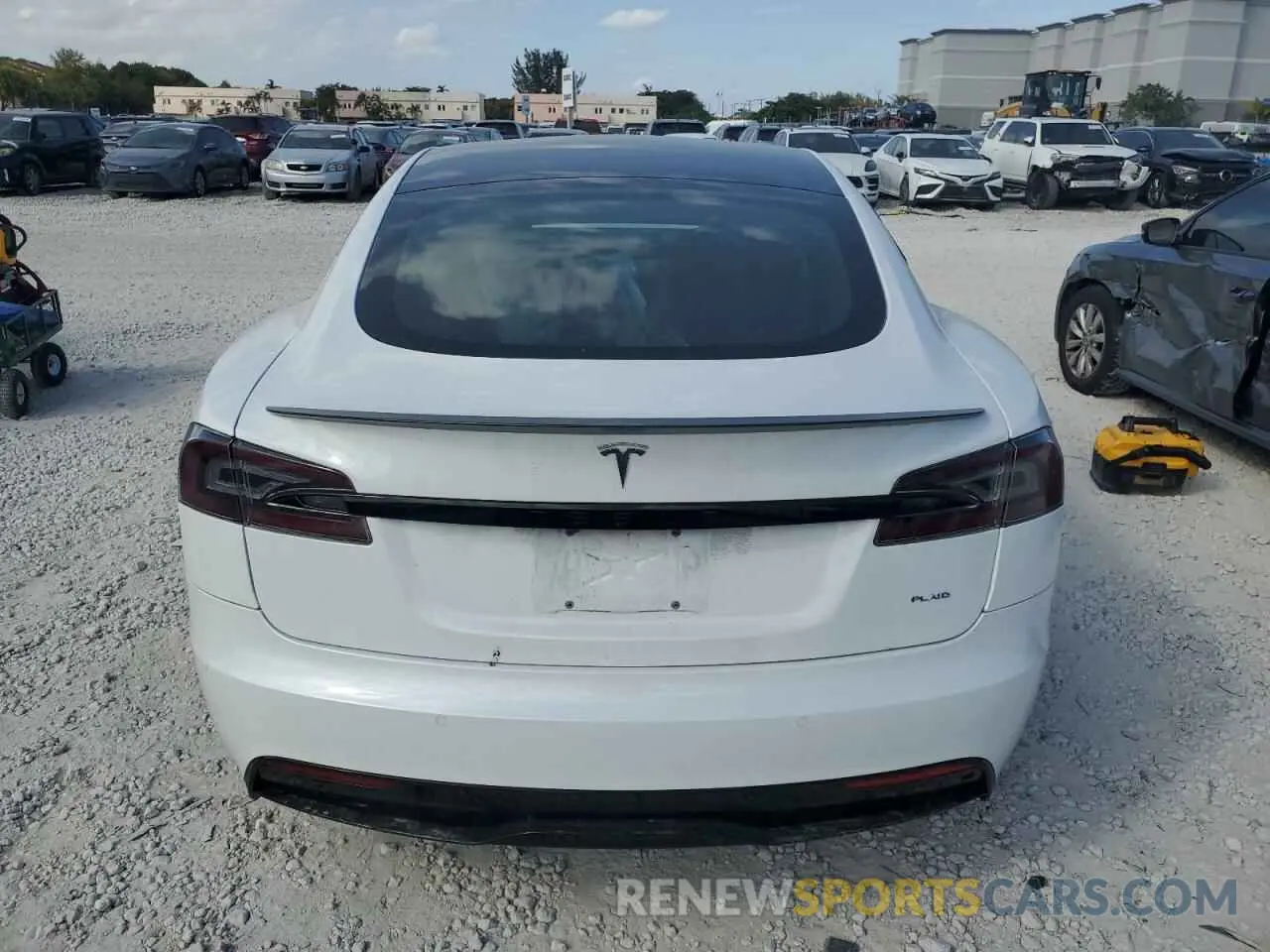 6 fotografías del automóvil dañado 5YJSA1E64MF451996 TESLA MODEL S 2021