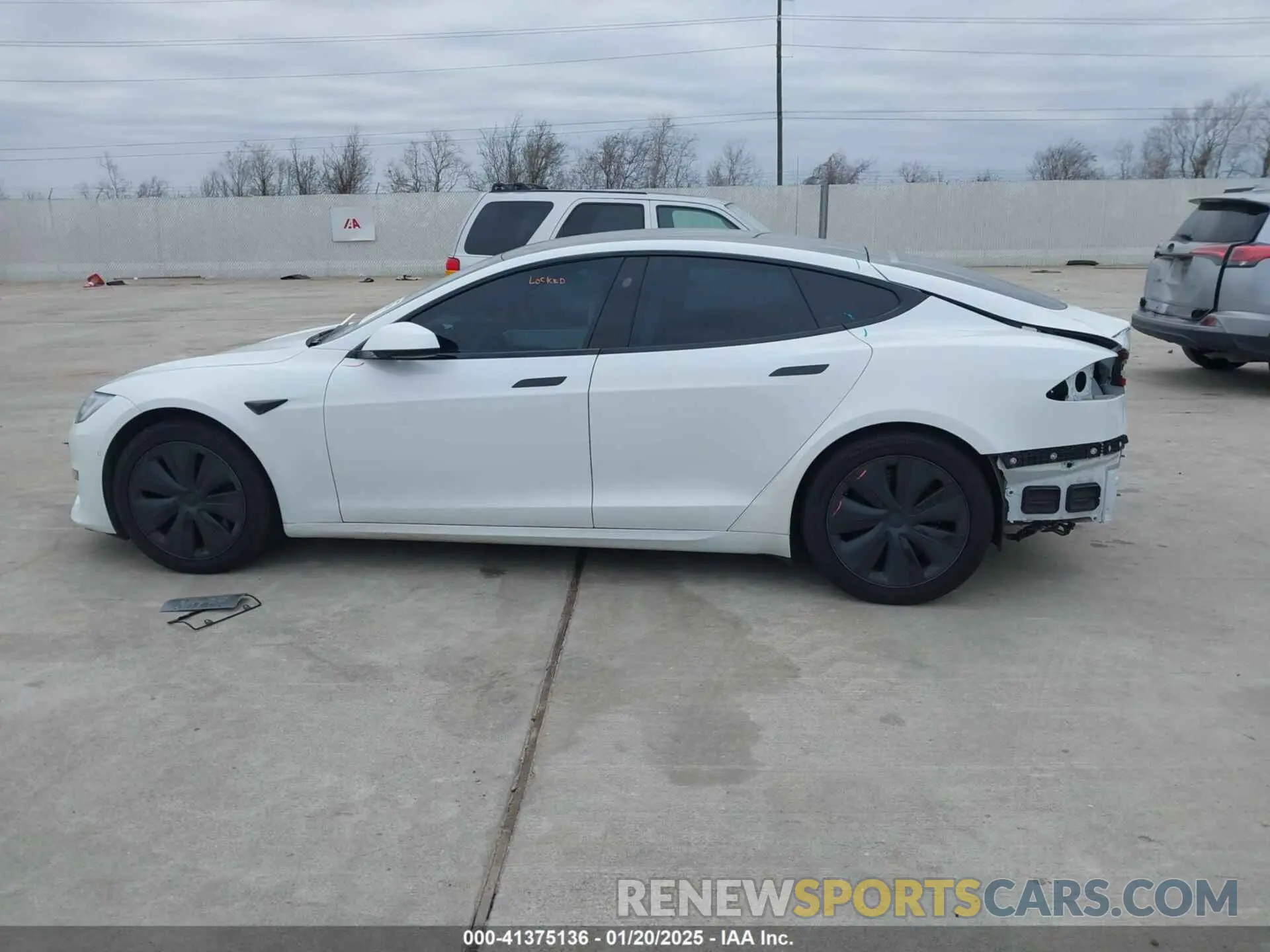 13 fotografías del automóvil dañado 5YJSA1E64MF452744 TESLA MODEL S 2021
