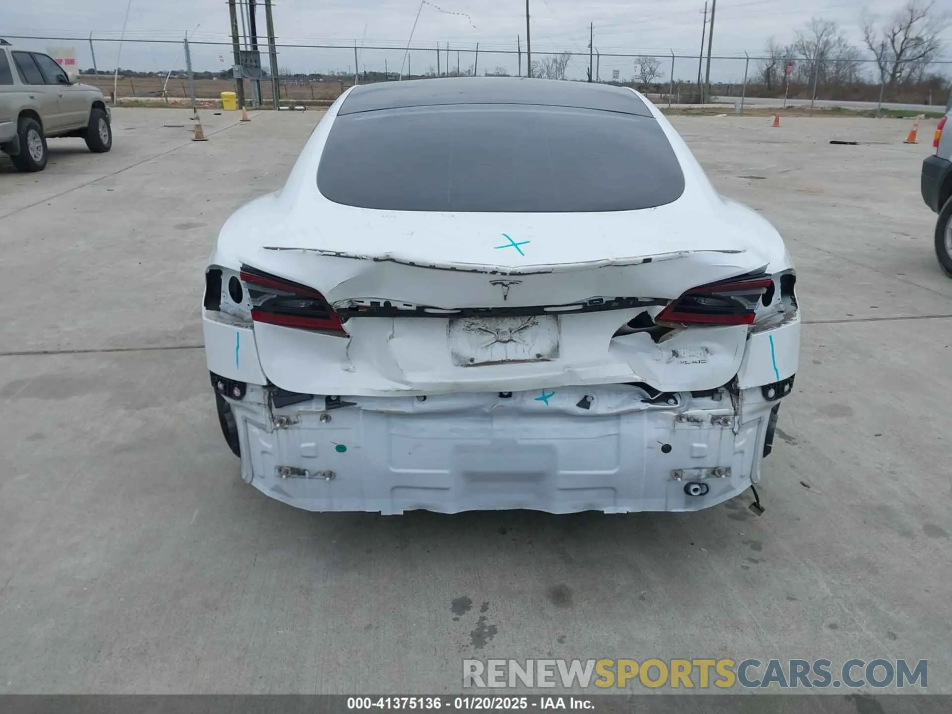 15 fotografías del automóvil dañado 5YJSA1E64MF452744 TESLA MODEL S 2021