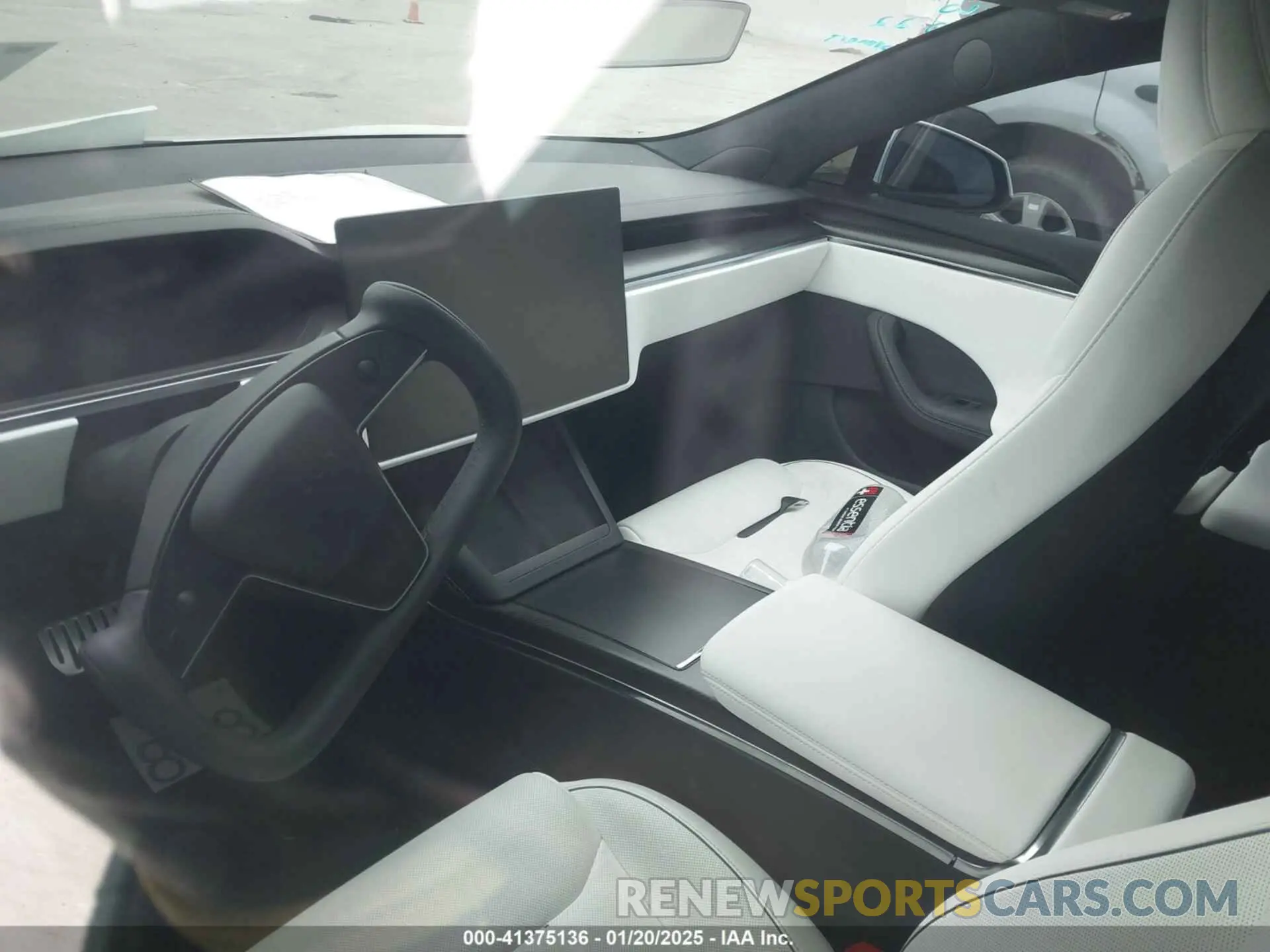 16 fotografías del automóvil dañado 5YJSA1E64MF452744 TESLA MODEL S 2021