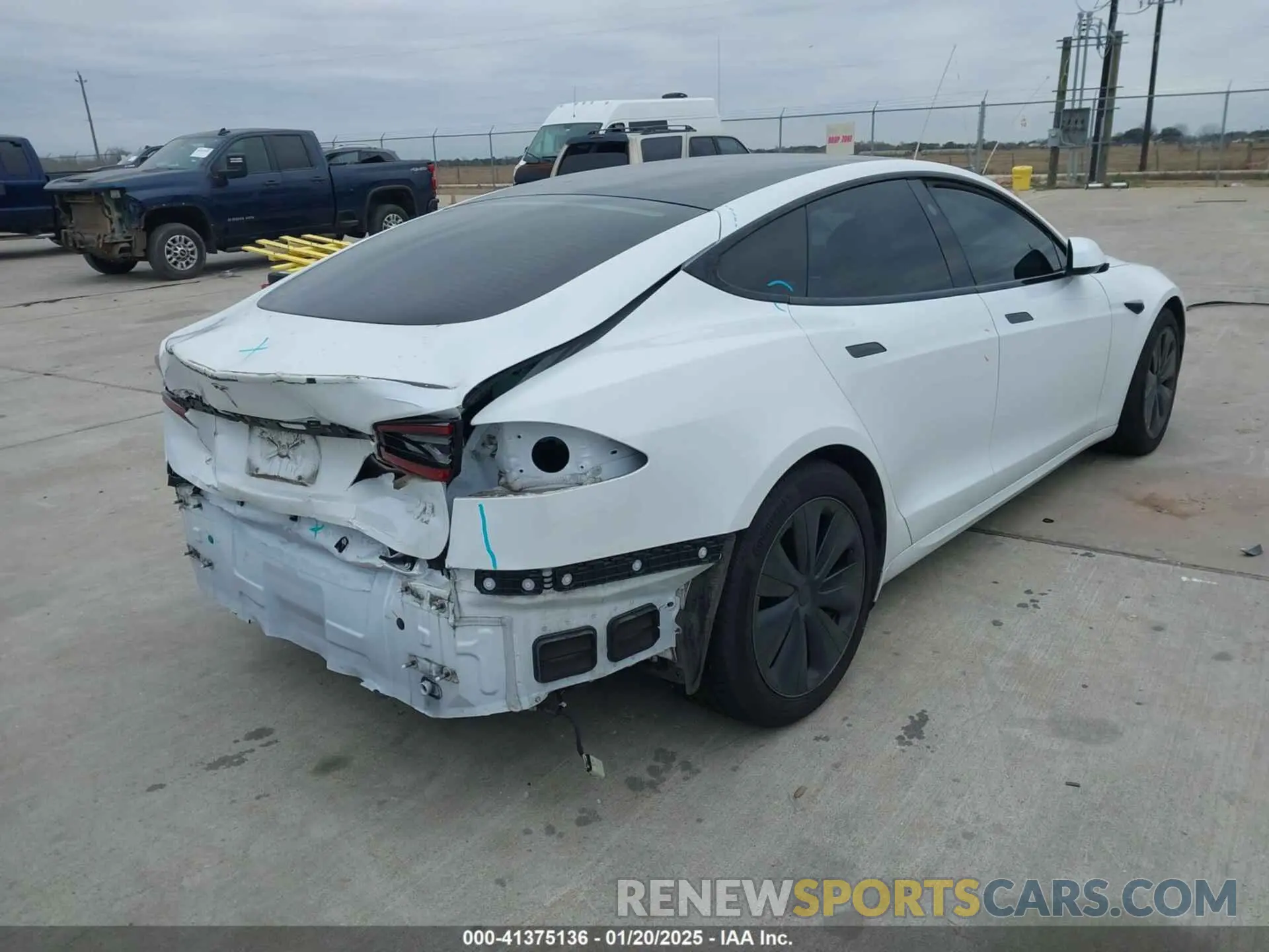 4 fotografías del automóvil dañado 5YJSA1E64MF452744 TESLA MODEL S 2021