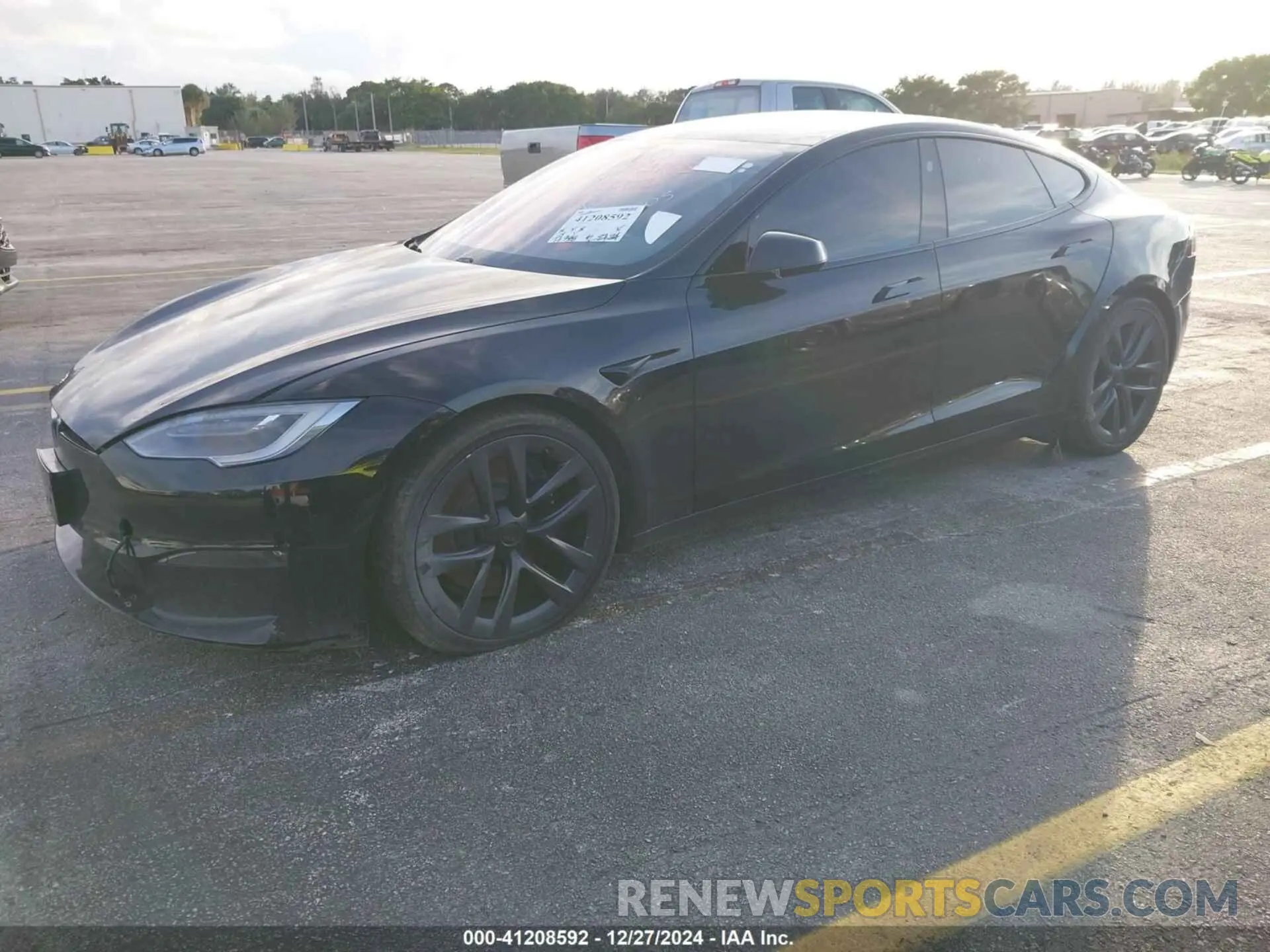 2 fotografías del automóvil dañado 5YJSA1E64MF454705 TESLA MODEL S 2021