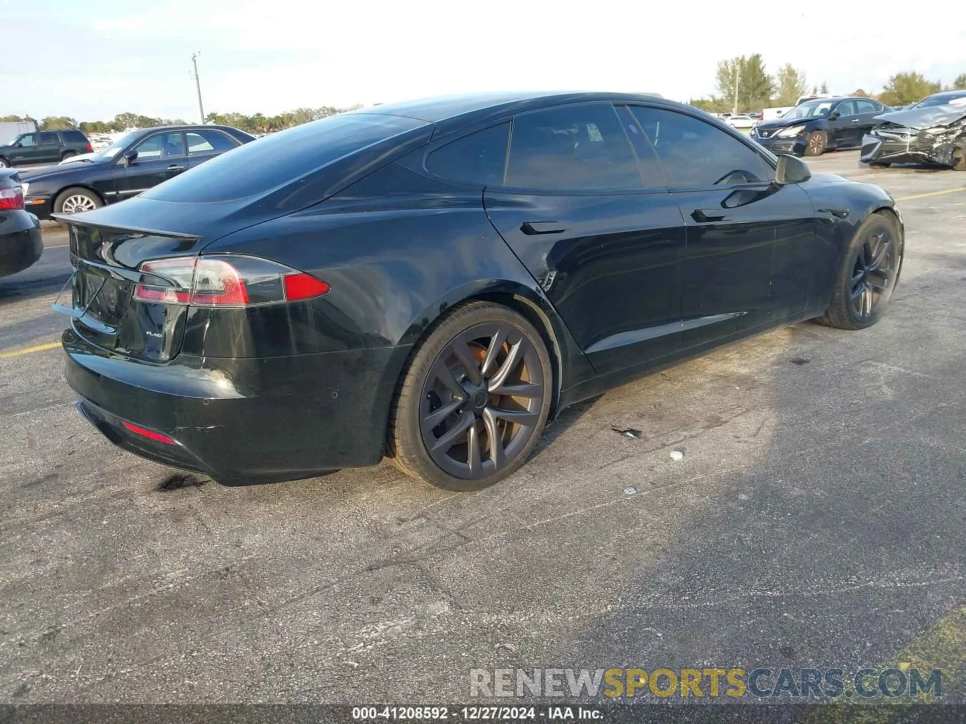 4 fotografías del automóvil dañado 5YJSA1E64MF454705 TESLA MODEL S 2021