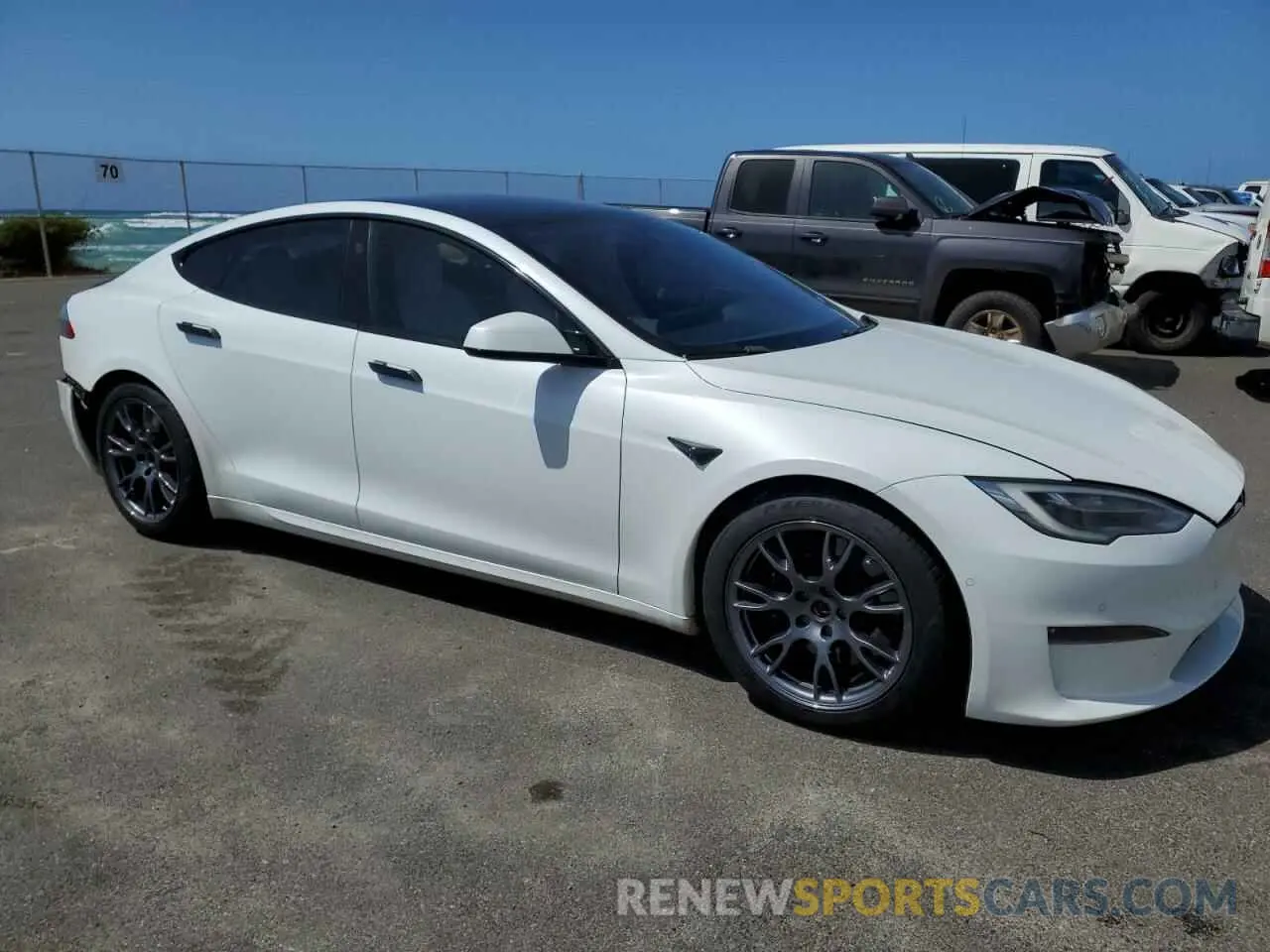 4 fotografías del automóvil dañado 5YJSA1E66MF453717 TESLA MODEL S 2021
