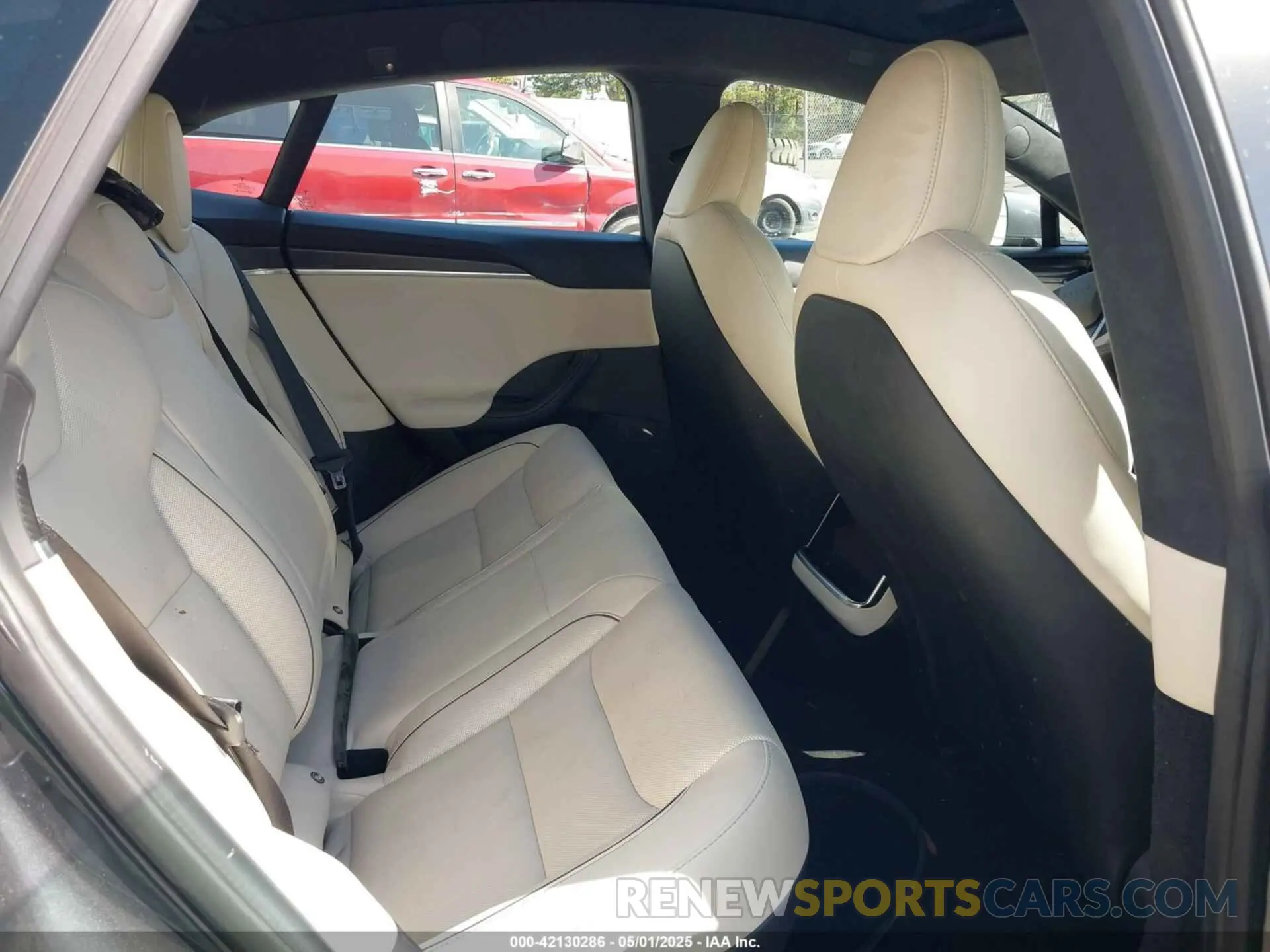 8 fotografías del automóvil dañado 5YJSA1E66MF456357 TESLA MODEL S 2021