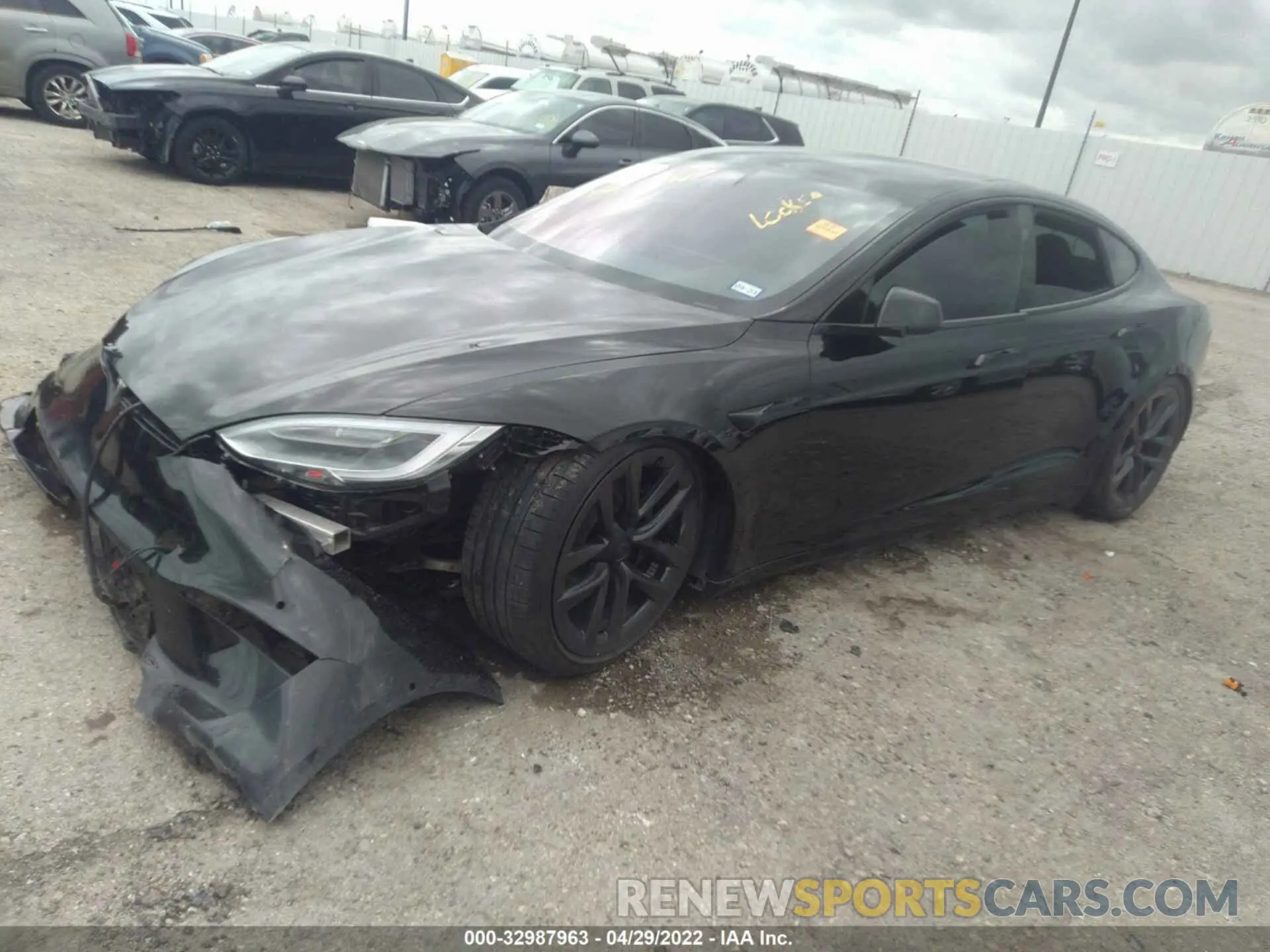 2 fotografías del automóvil dañado 5YJSA1E67MF441348 TESLA MODEL S 2021
